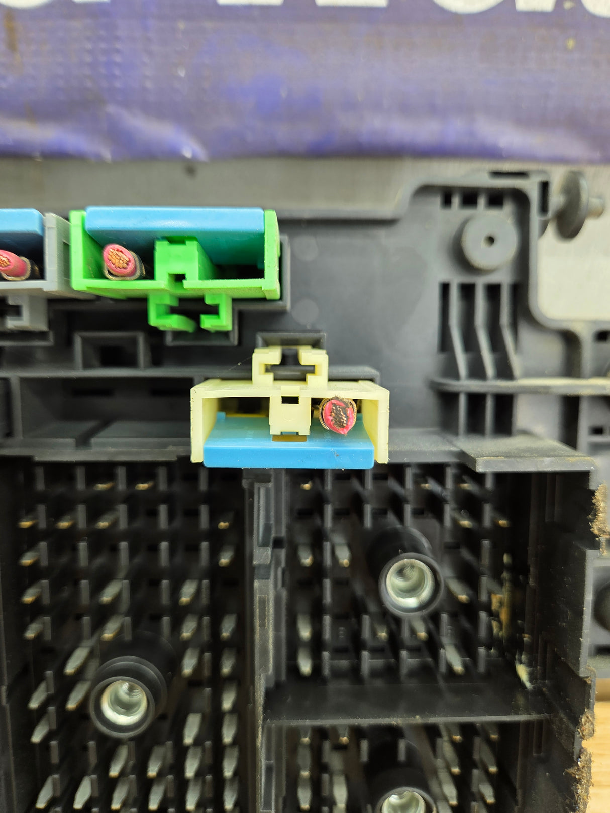 2003-2005 Chevrolet Silverado / GMC Sierra 2500 3500 Duramax Engine Bay Fuse Box