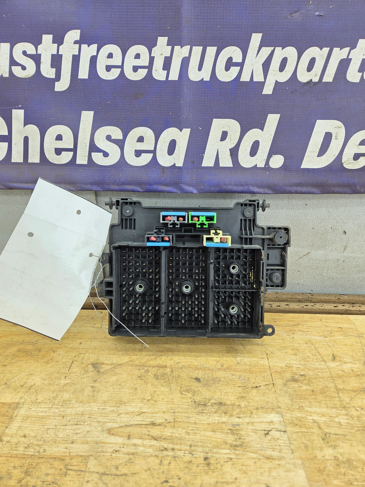 2003-2005 Chevrolet Silverado / GMC Sierra 2500 3500 Duramax Engine Bay Fuse Box