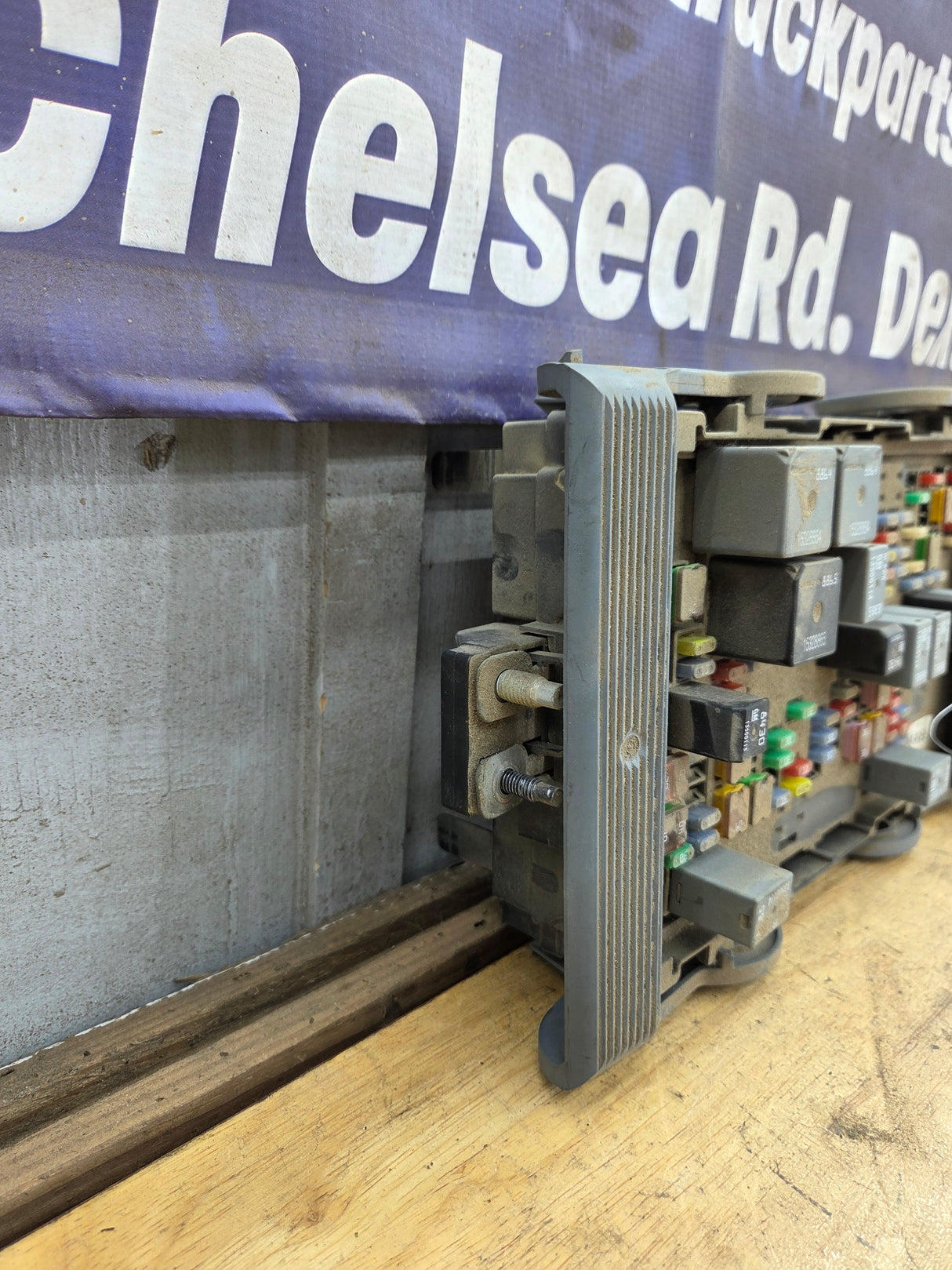 2010-2013 Chevrolet Silverado / GMC Sierra 1500 2500 3500 Engine Bay Fuse Box