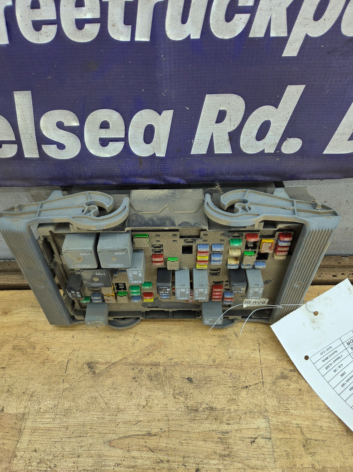 2010-2013 Chevrolet Silverado / GMC Sierra 1500 2500 3500 Engine Bay Fuse Box