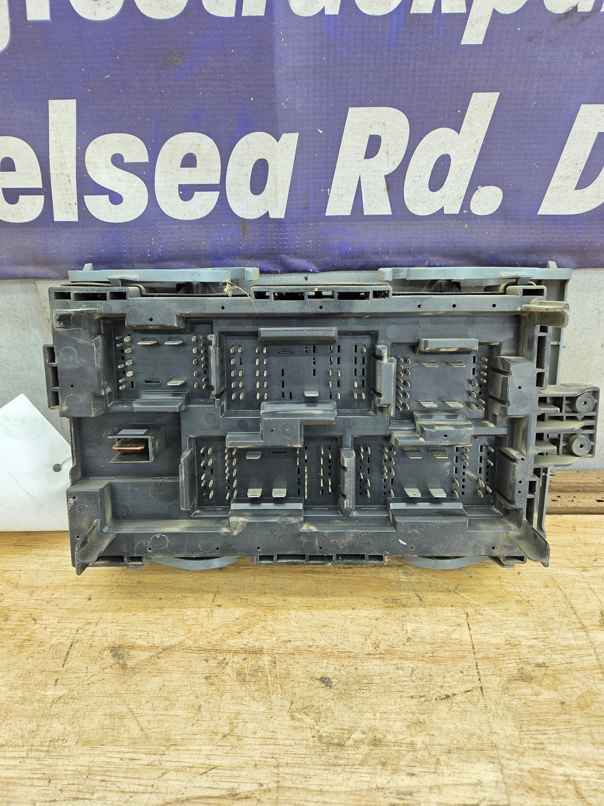 2010-2013 Chevrolet Silverado / GMC Sierra 1500 2500 3500 Engine Bay Fuse Box