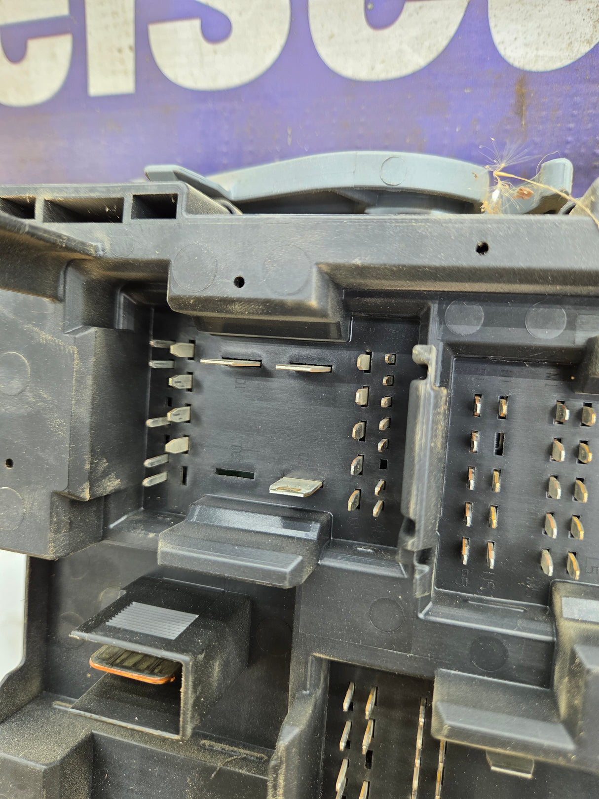 2010-2013 Chevrolet Silverado / GMC Sierra 1500 2500 3500 Engine Bay Fuse Box