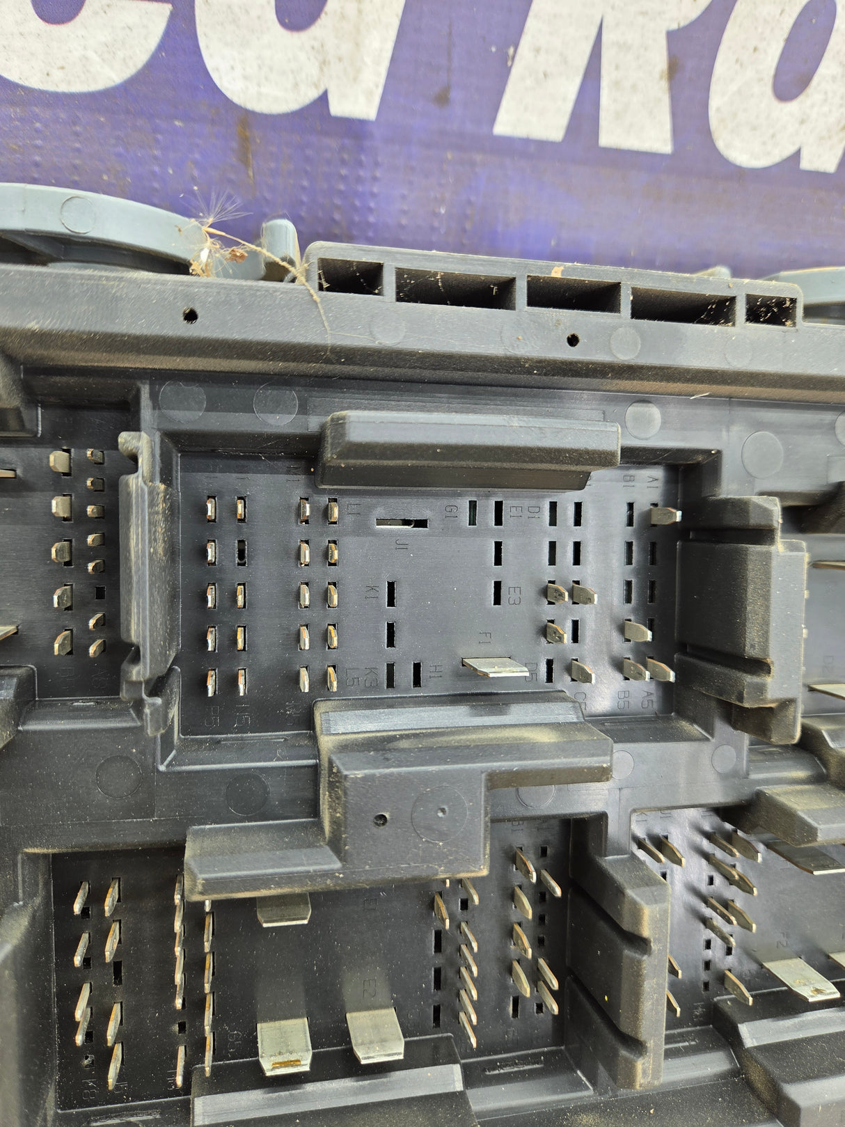 2010-2013 Chevrolet Silverado / GMC Sierra 1500 2500 3500 Engine Bay Fuse Box