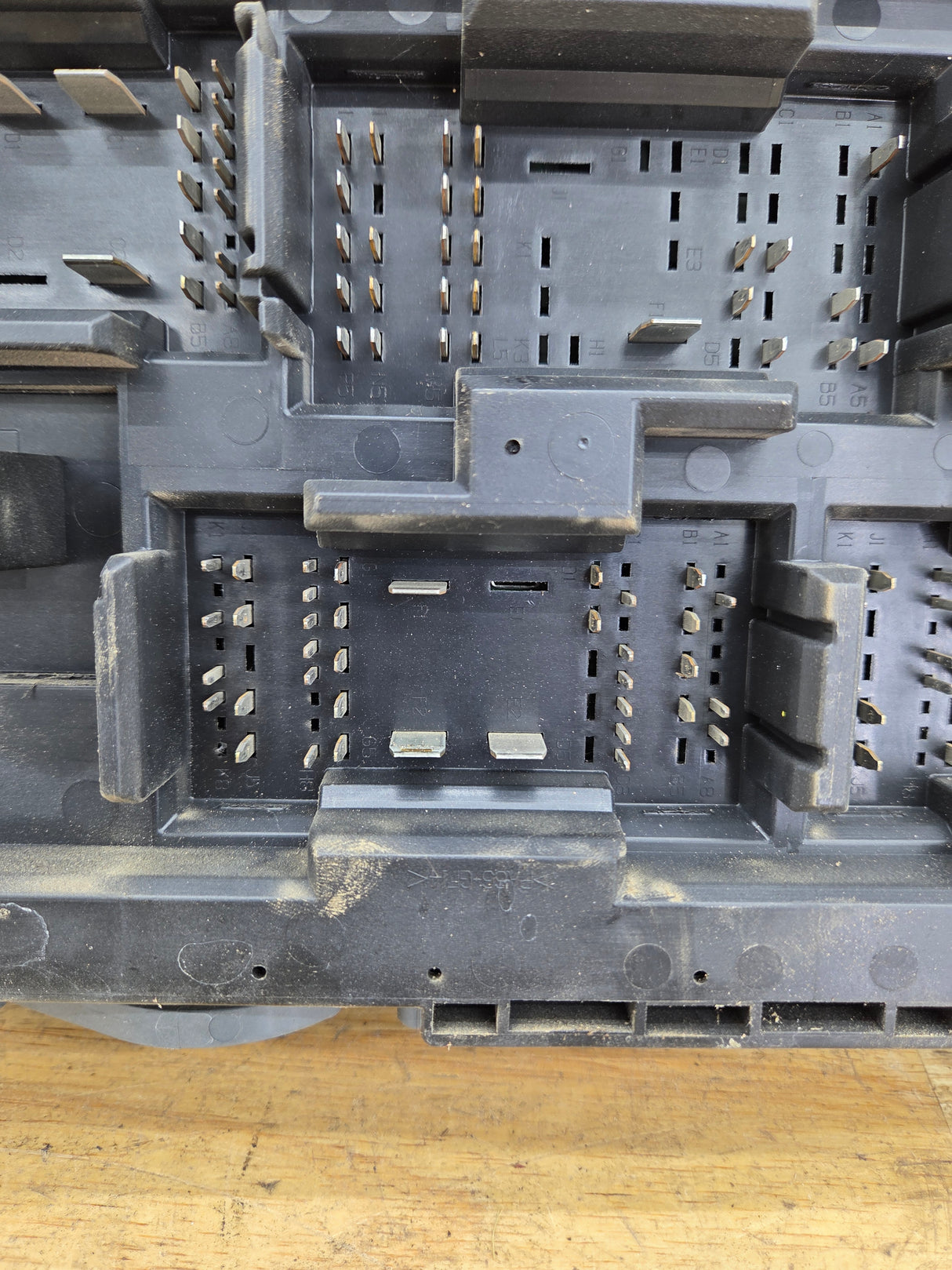 2010-2013 Chevrolet Silverado / GMC Sierra 1500 2500 3500 Engine Bay Fuse Box