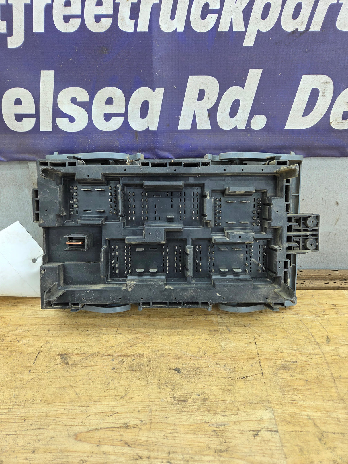 2010-2013 Chevrolet Silverado / GMC Sierra 1500 2500 3500 Engine Bay Fuse Box