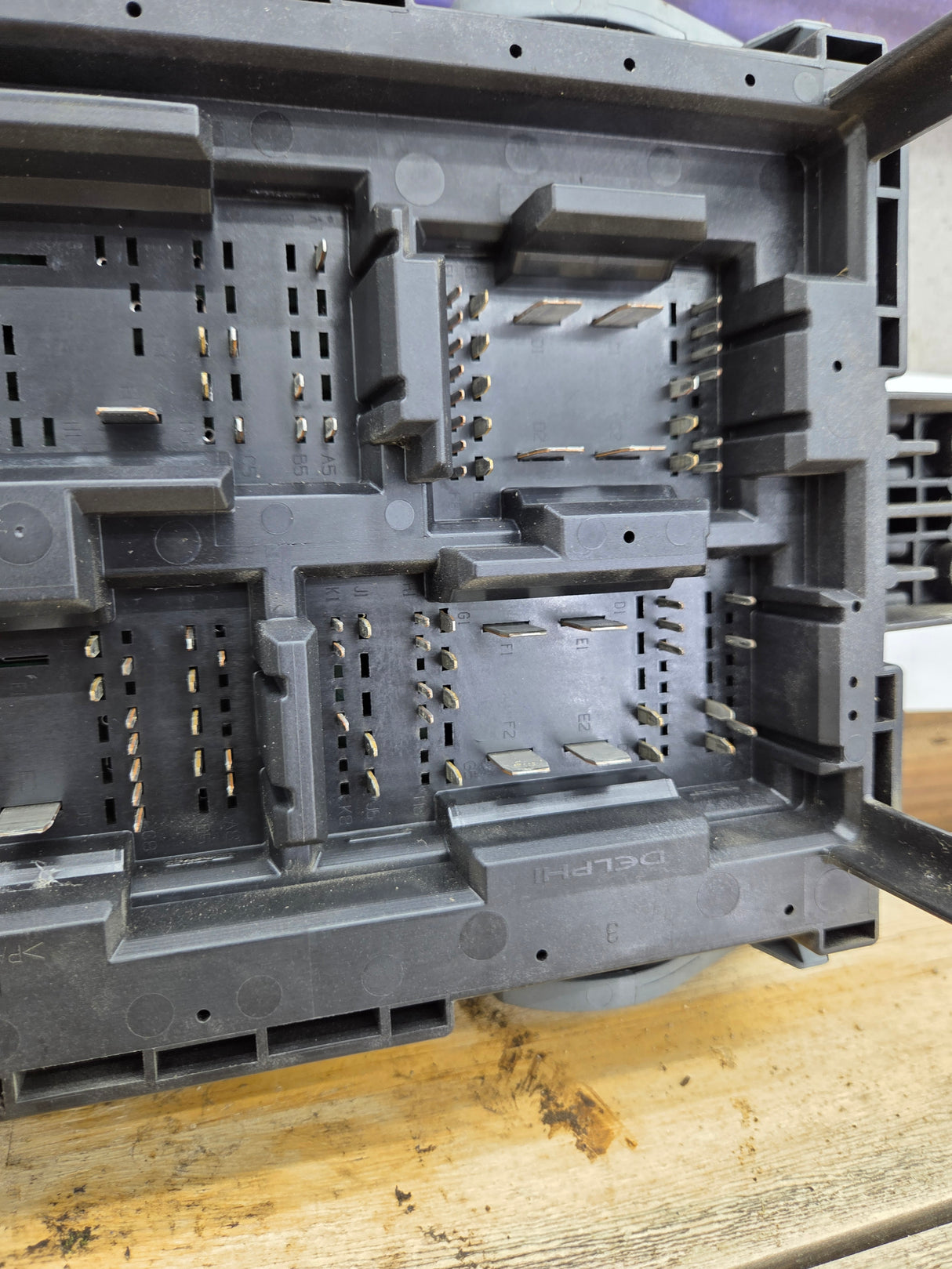 2007-2009 Chevrolet Silverado / GMC Sierra 1500 2500 3500 Engine Bay Fuse Box