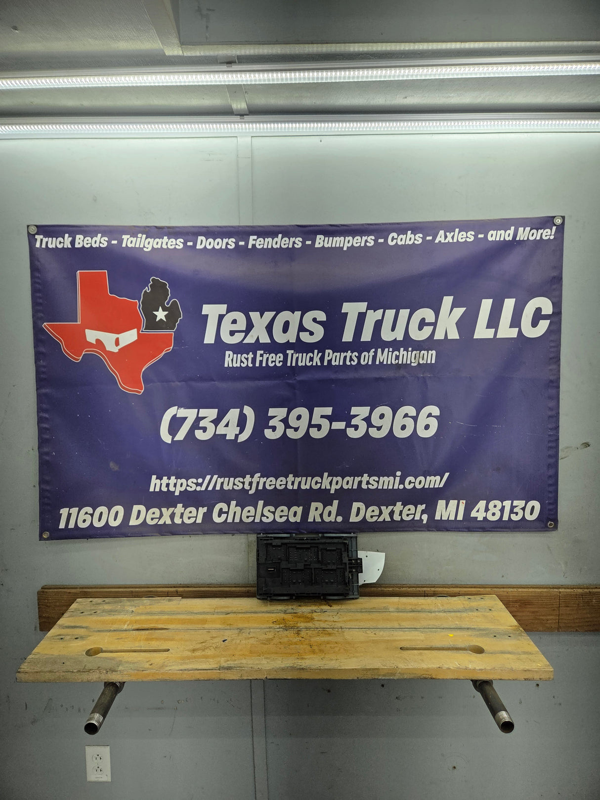 2007-2009 Chevrolet Silverado / GMC Sierra 1500 2500 3500 Engine Bay Fuse Box