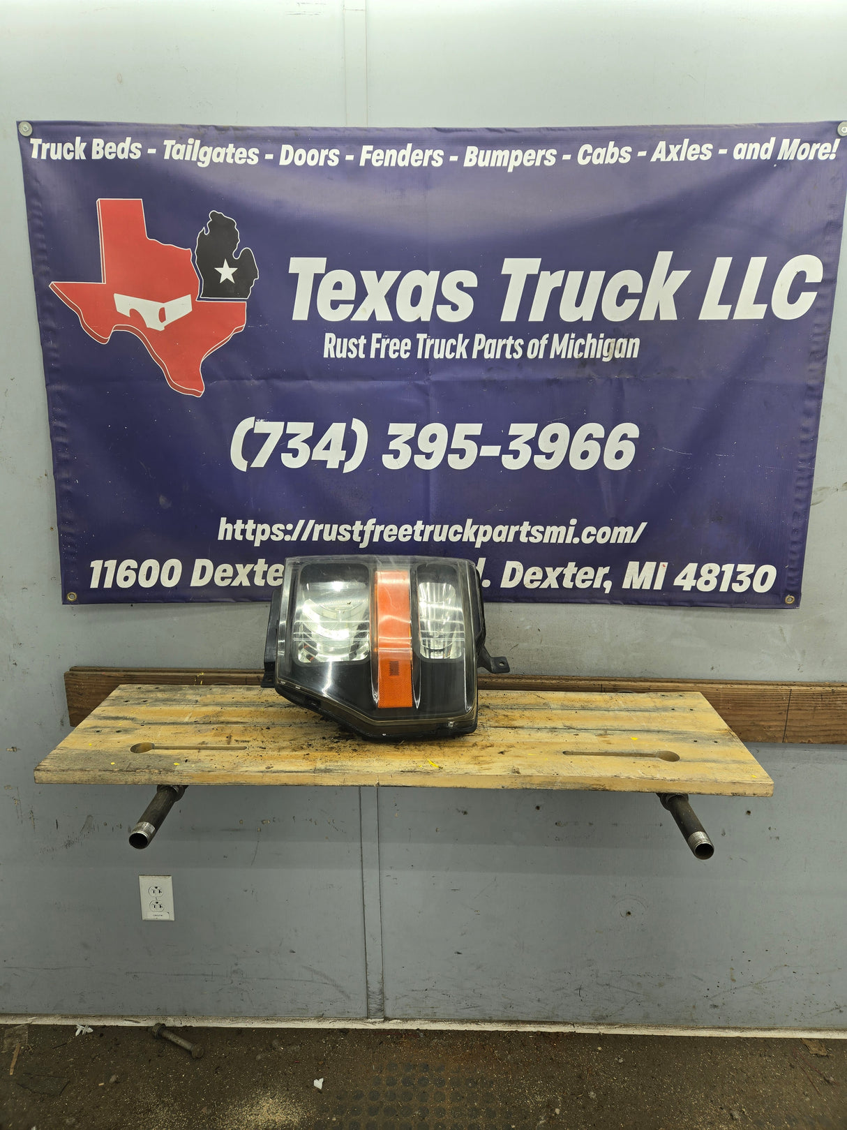 2008-2010 Ford Super Duty F250 F350 F450 F550 RH Passenger Side Composite Head Light