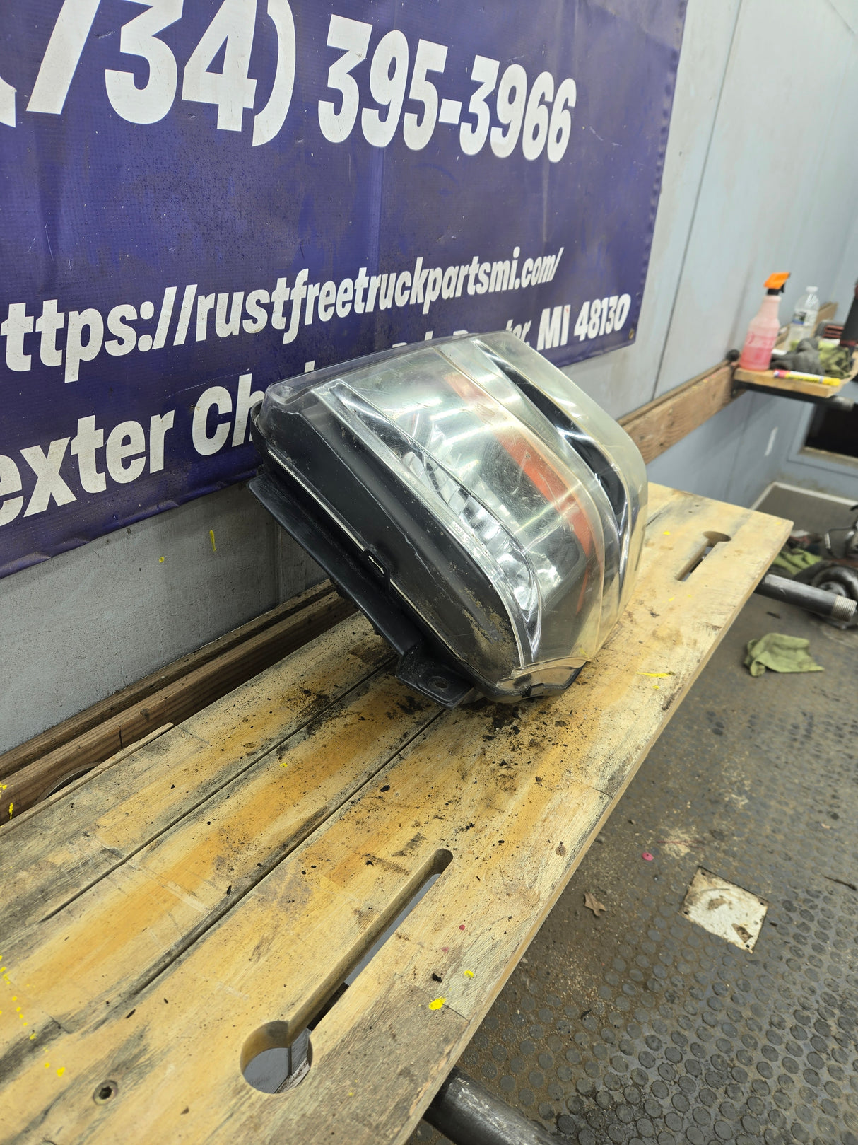 2008-2010 Ford Super Duty F250 F350 F450 F550 RH Passenger Side Composite Head Light