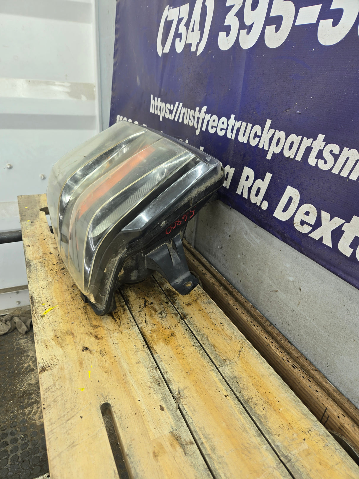 2008-2010 Ford Super Duty F250 F350 F450 F550 RH Passenger Side Composite Head Light