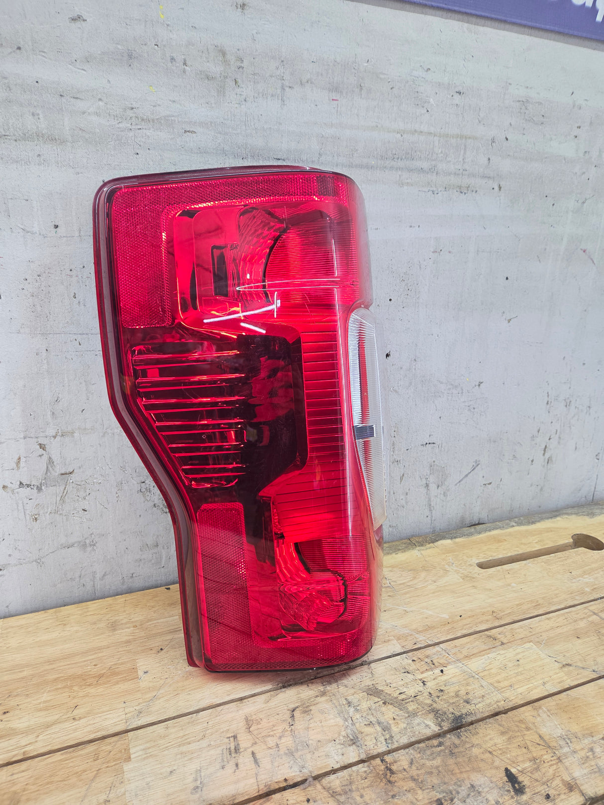2020-2022 Ford Super Duty F250 F350 F450 F550 LH Driver Side Tail Light Halogen LC3B-13B505-AD