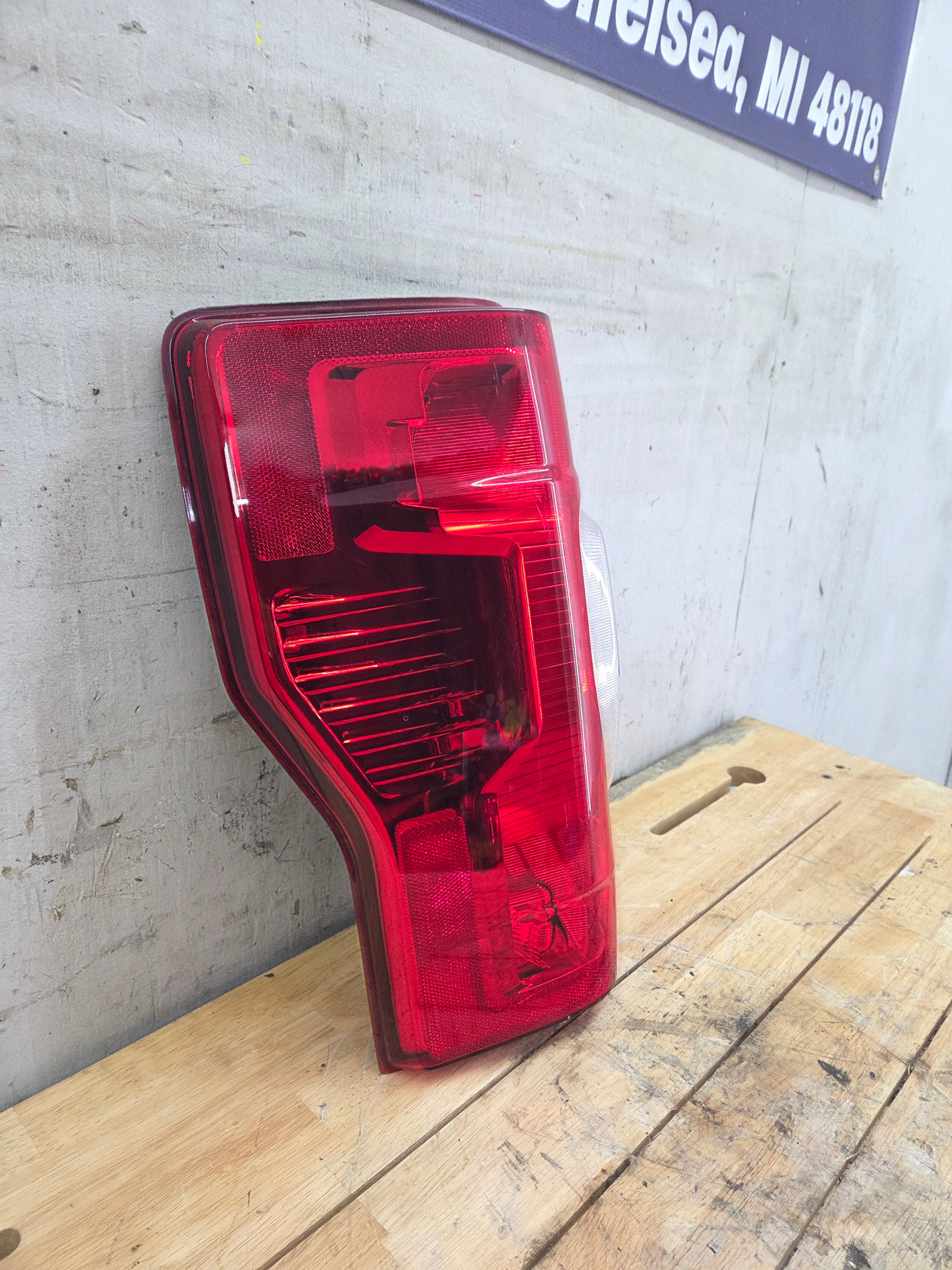2020-2022 Ford Super Duty F250 F350 F450 F550 LH Driver Side Tail Light Halogen LC3B-13B505-AD