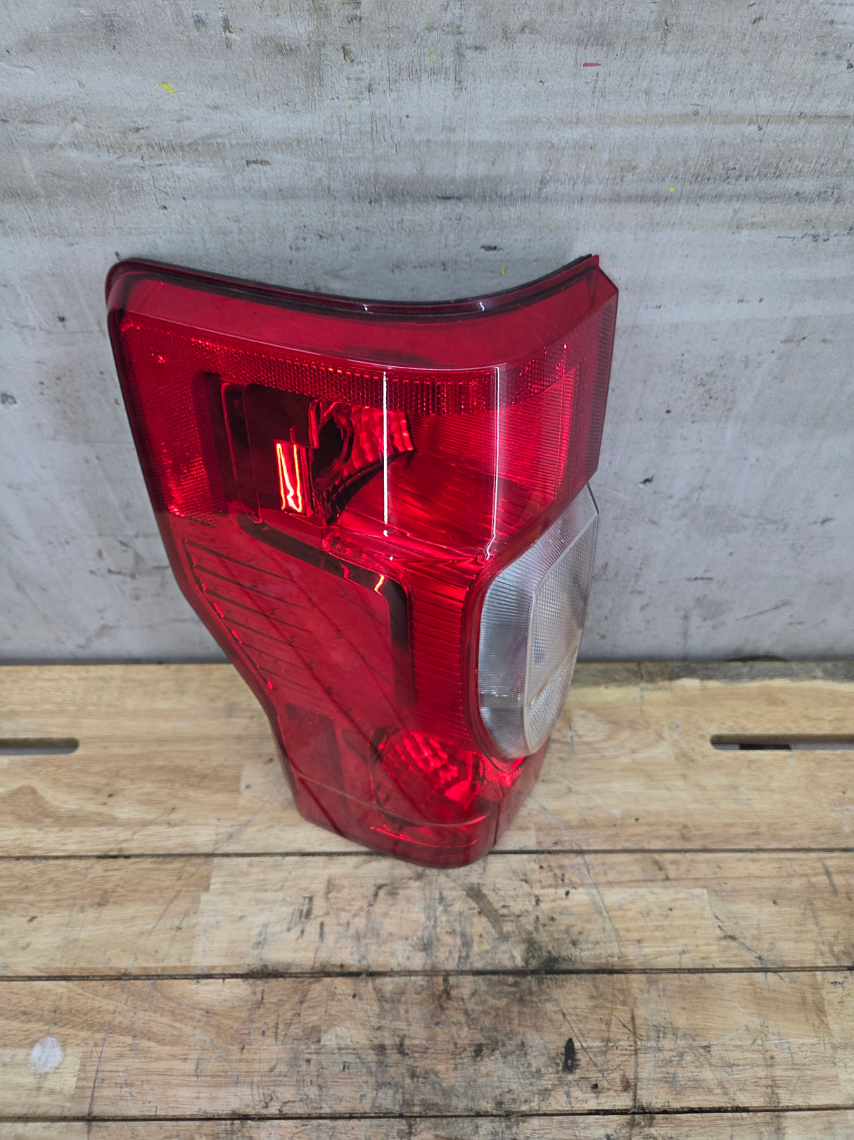 2020-2022 Ford Super Duty F250 F350 F450 F550 LH Driver Side Tail Light Halogen LC3B-13B505-AD