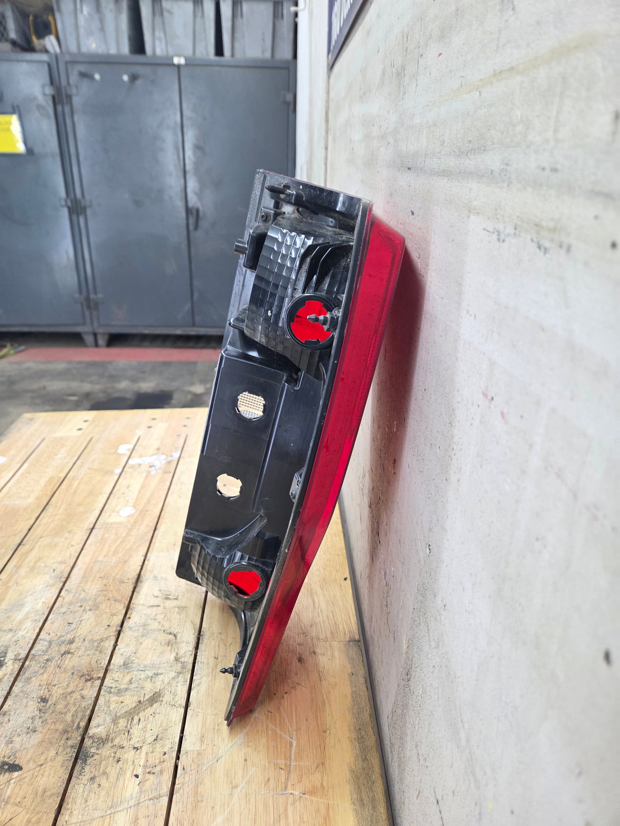 2020-2022 Ford Super Duty F250 F350 F450 F550 LH Driver Side Tail Light Halogen LC3B-13B505-AD