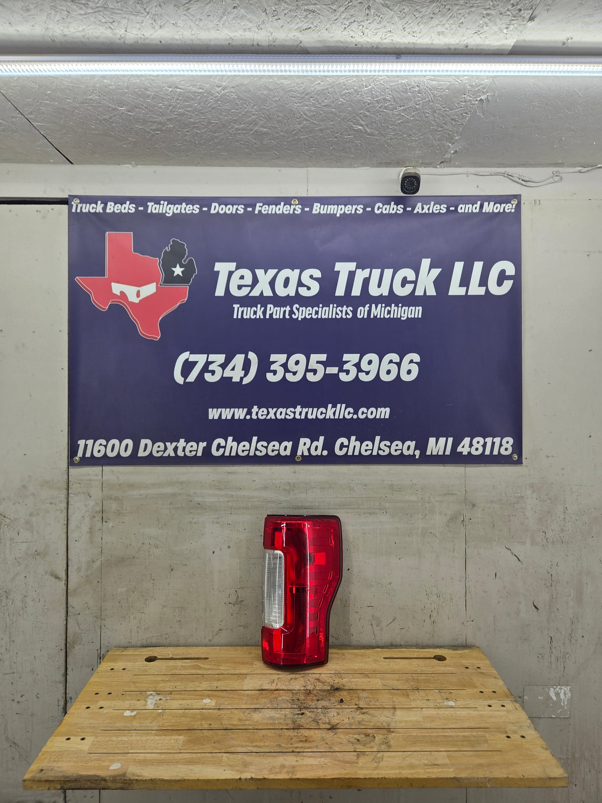 2017-2019 Ford Super Duty F250 F350 F450 F550 RH Passenger Side Tail Light Halogen HC3B-13B504-AD