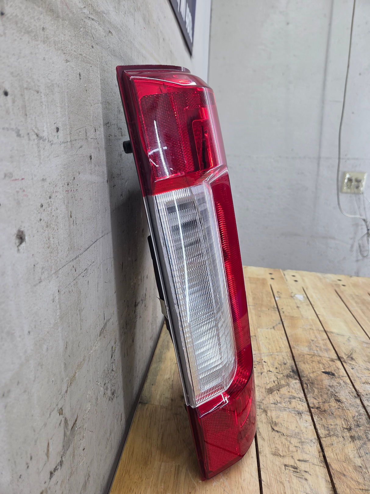 2017-2019 Ford Super Duty F250 F350 F450 F550 RH Passenger Side Tail Light Halogen HC3B-13B504-AD