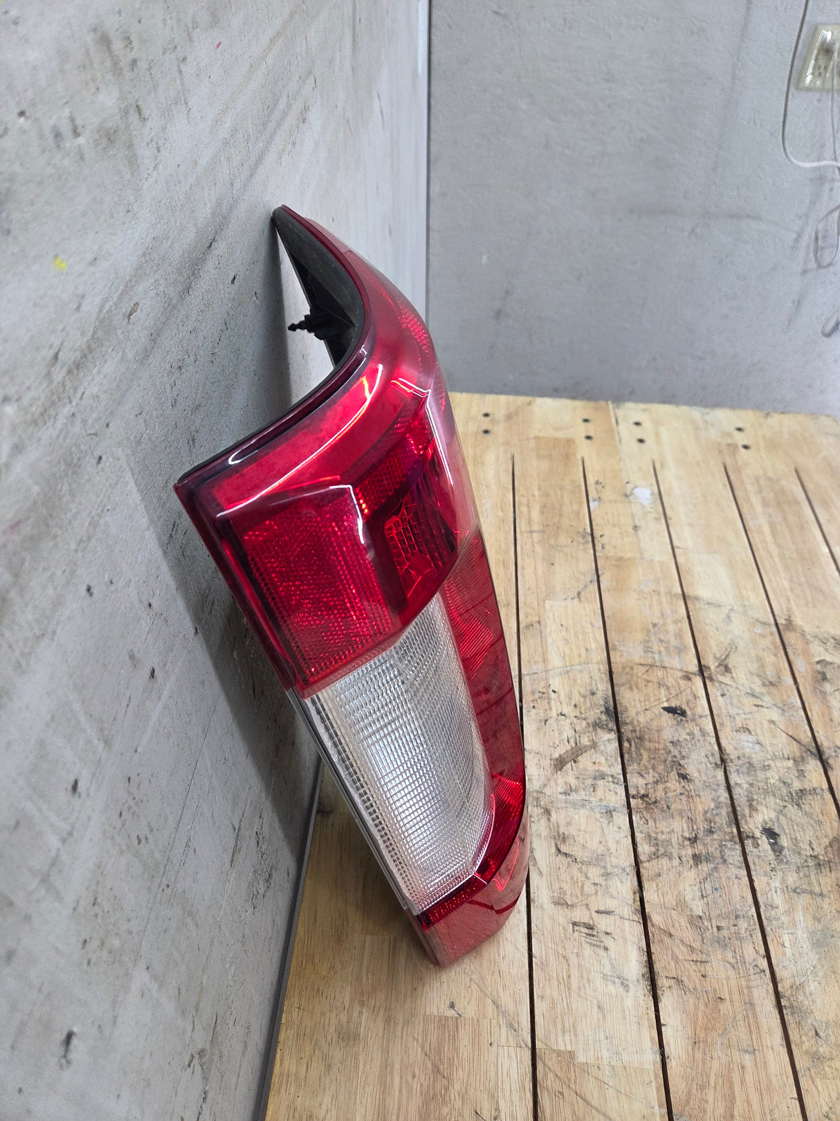 2017-2019 Ford Super Duty F250 F350 F450 F550 RH Passenger Side Tail Light Halogen HC3B-13B504-AD