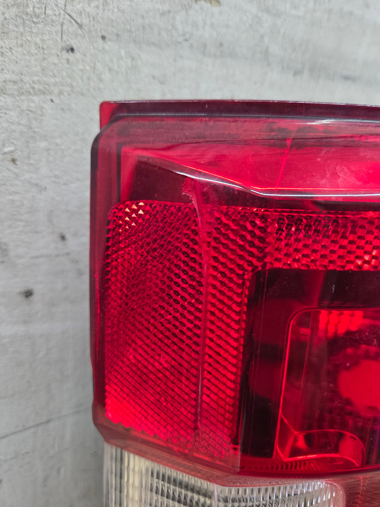 2017-2019 Ford Super Duty F250 F350 F450 F550 RH Passenger Side Tail Light Halogen HC3B-13B504-AD