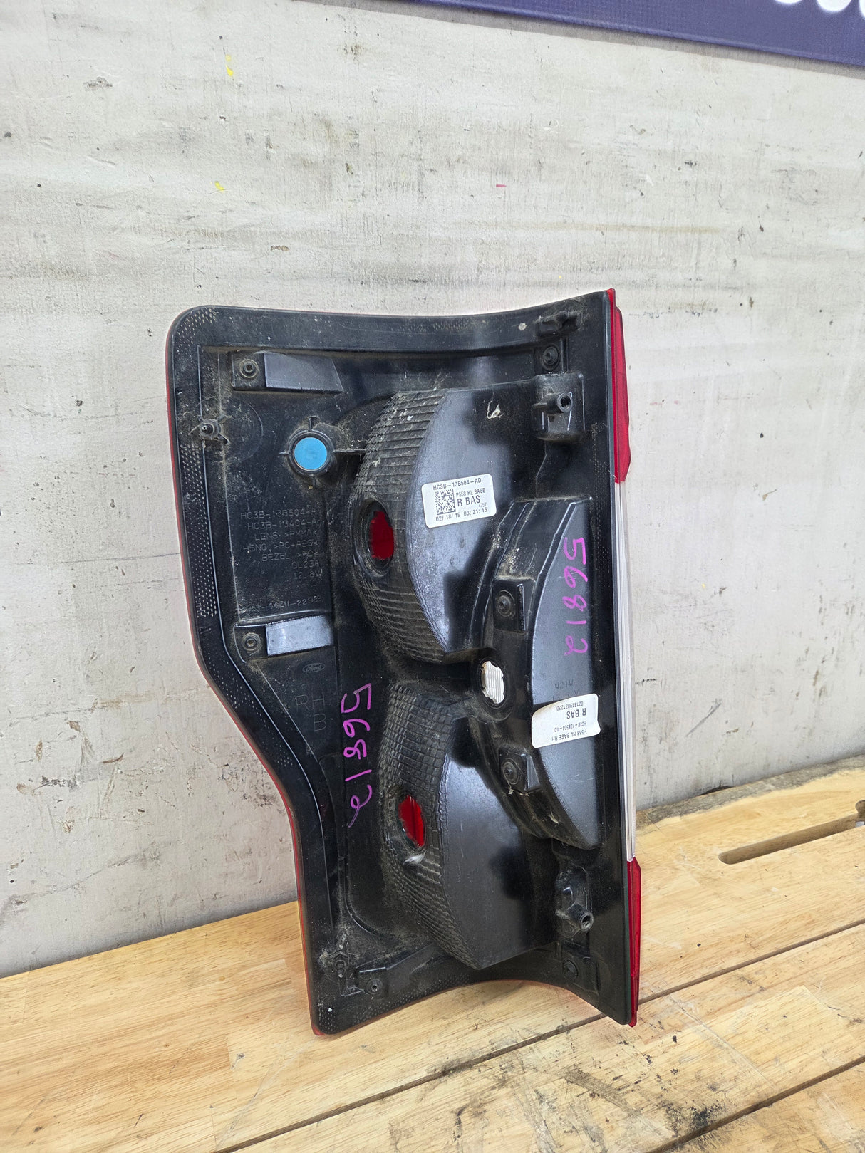 2017-2019 Ford Super Duty F250 F350 F450 F550 RH Passenger Side Tail Light Halogen HC3B-13B504-AD