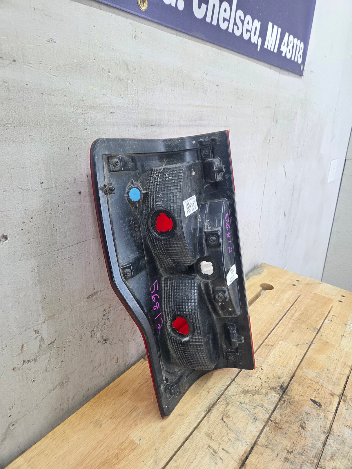 2017-2019 Ford Super Duty F250 F350 F450 F550 RH Passenger Side Tail Light Halogen HC3B-13B504-AD