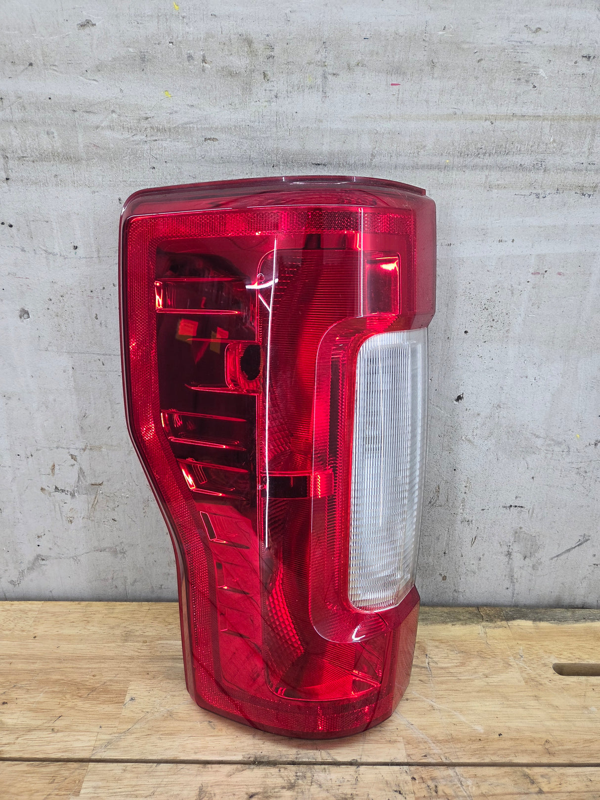 2017-2019 Ford Super Duty F250 F350 F450 F550 LH Driver Side Tail Light Halogen HC3B-13B505-AD