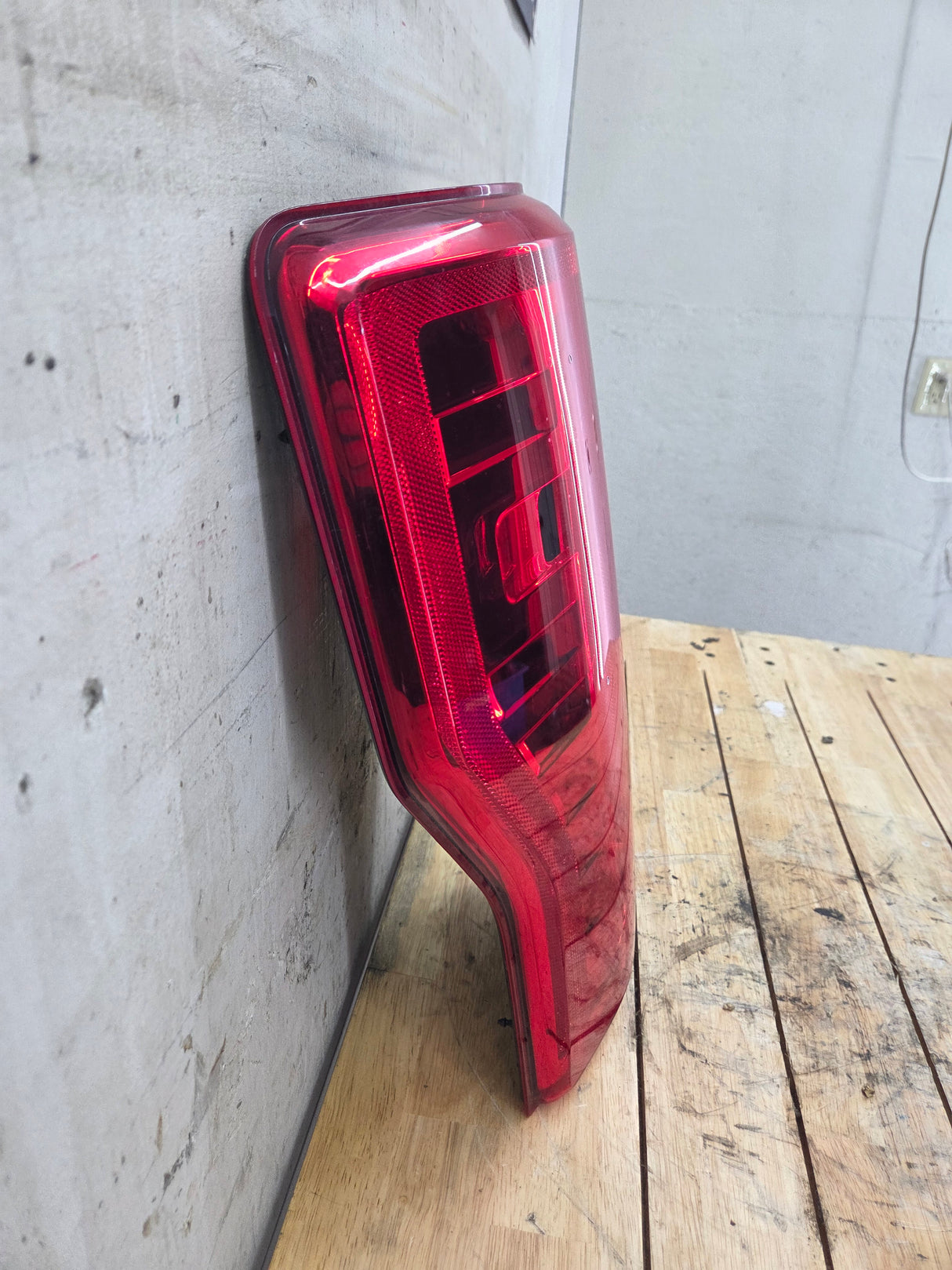 2017-2019 Ford Super Duty F250 F350 F450 F550 LH Driver Side Tail Light Halogen HC3B-13B505-AD