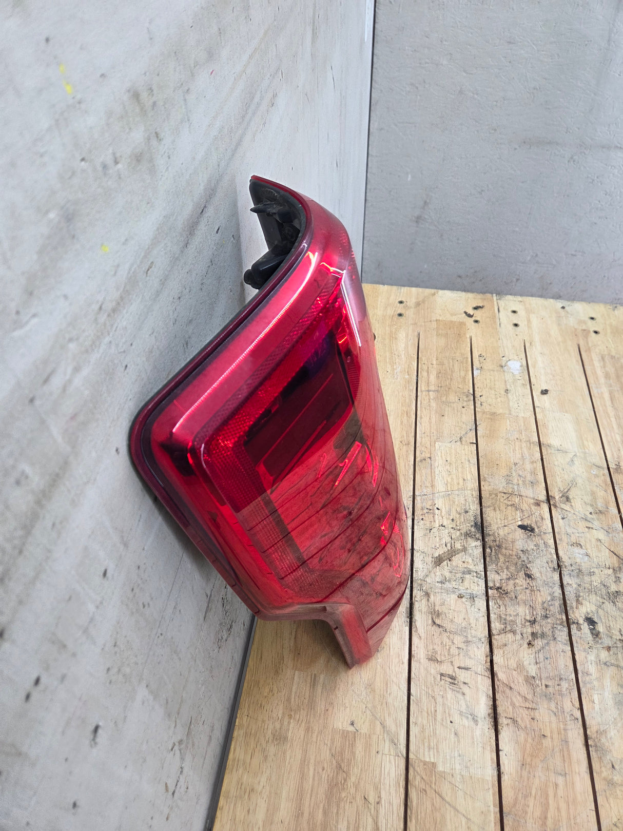 2017-2019 Ford Super Duty F250 F350 F450 F550 LH Driver Side Tail Light Halogen HC3B-13B505-AD