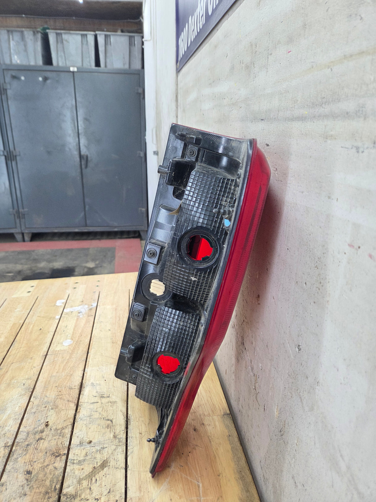 2017-2019 Ford Super Duty F250 F350 F450 F550 LH Driver Side Tail Light Halogen HC3B-13B505-AD