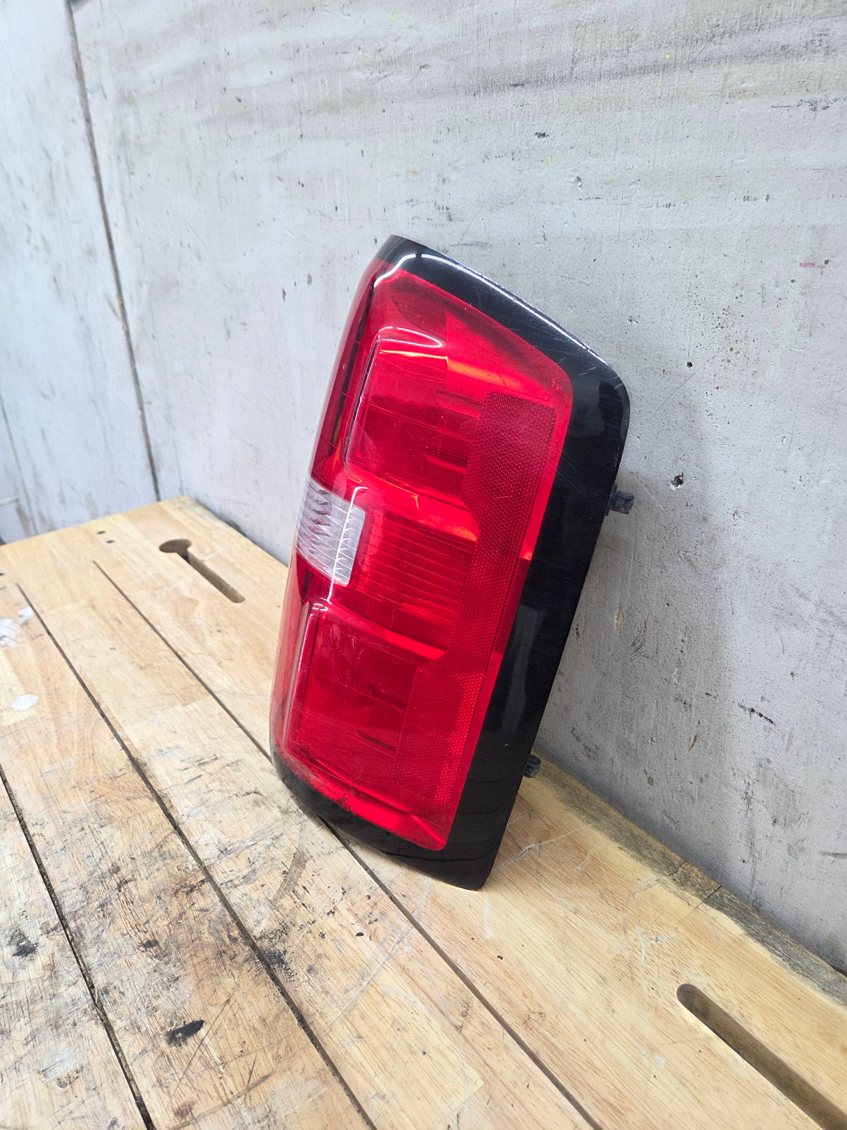 2016-2019 GMC Sierra 1500 2500 3500HD Passenger Side RH Halogen Taillight 84288725