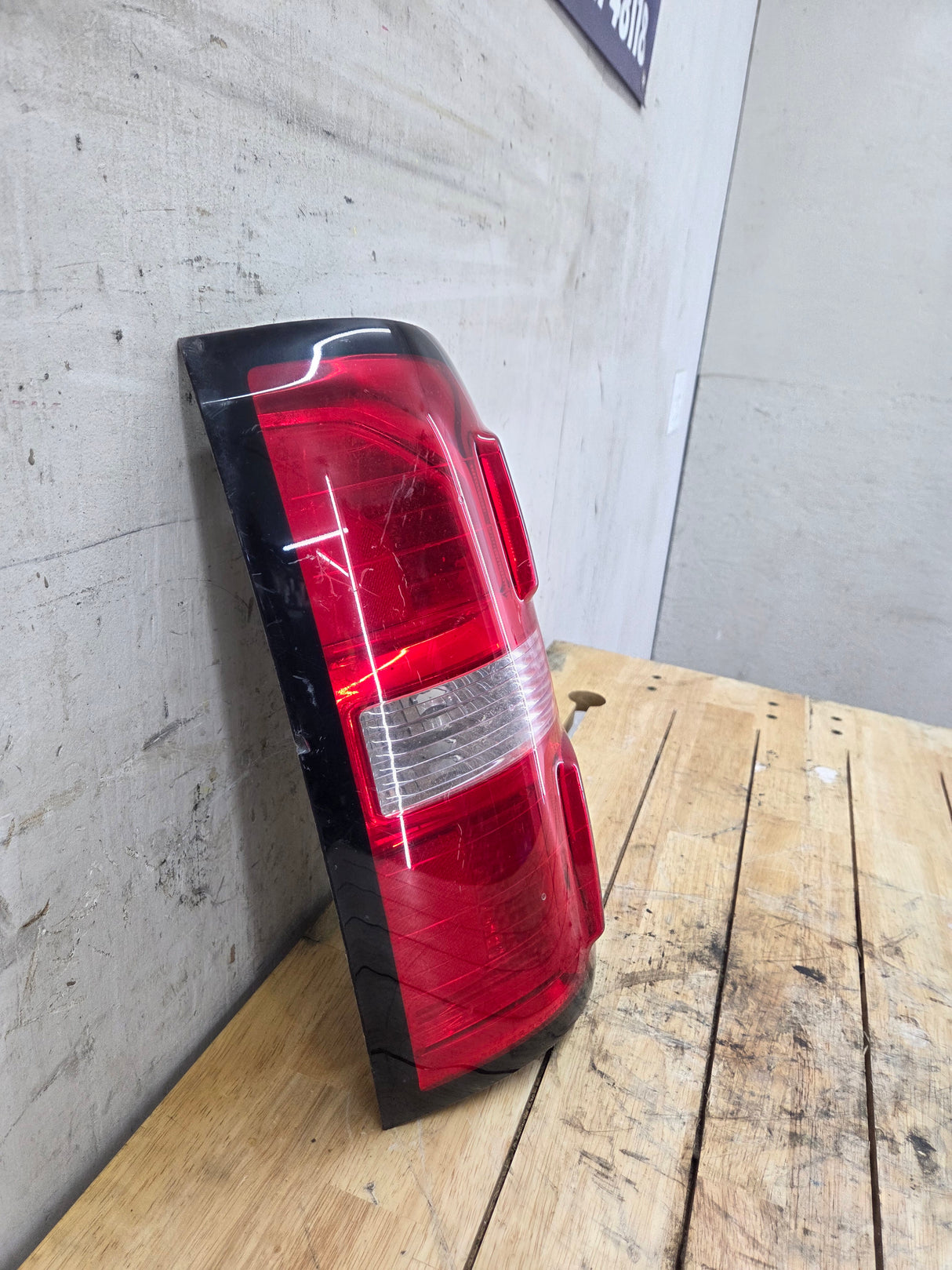 2016-2019 GMC Sierra 1500 2500 3500HD Passenger Side RH Halogen Taillight 84288725