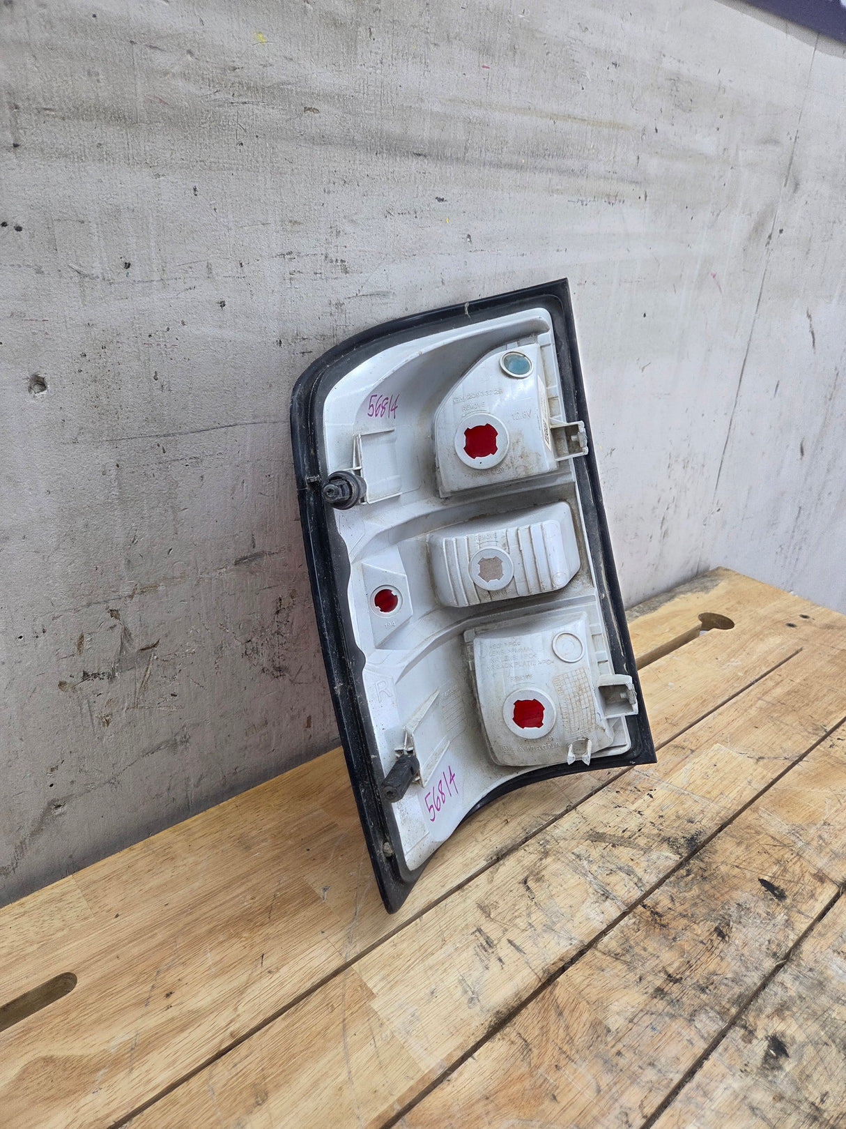 2016-2019 GMC Sierra 1500 2500 3500HD Passenger Side RH Halogen Taillight 84288725