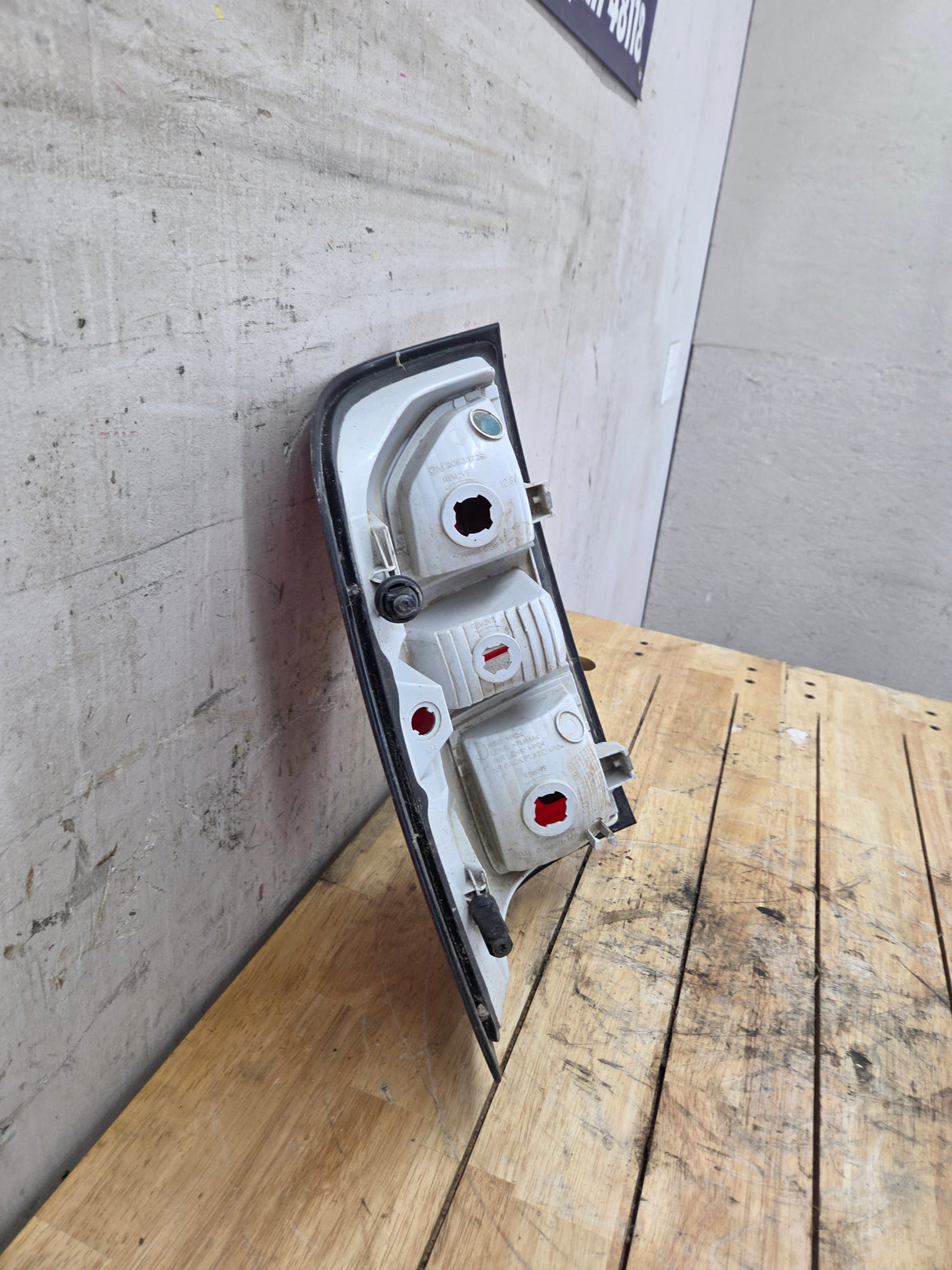 2016-2019 GMC Sierra 1500 2500 3500HD Passenger Side RH Halogen Taillight 84288725