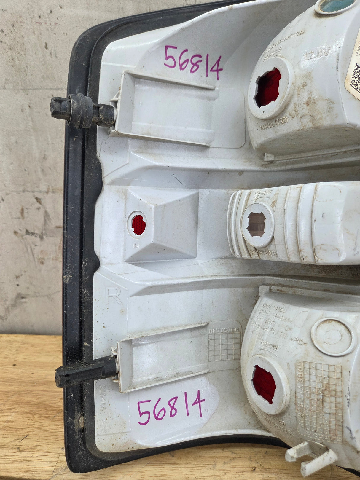 2016-2019 GMC Sierra 1500 2500 3500HD Passenger Side RH Halogen Taillight 84288725