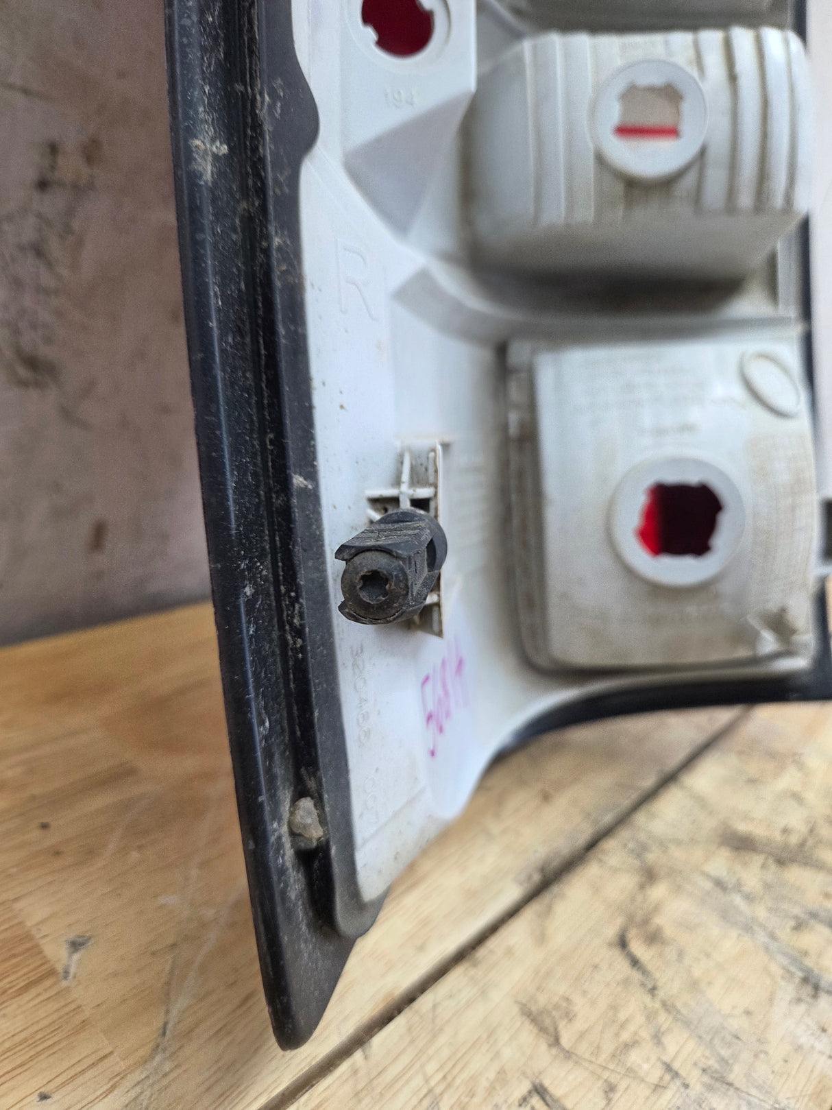 2016-2019 GMC Sierra 1500 2500 3500HD Passenger Side RH Halogen Taillight 84288725