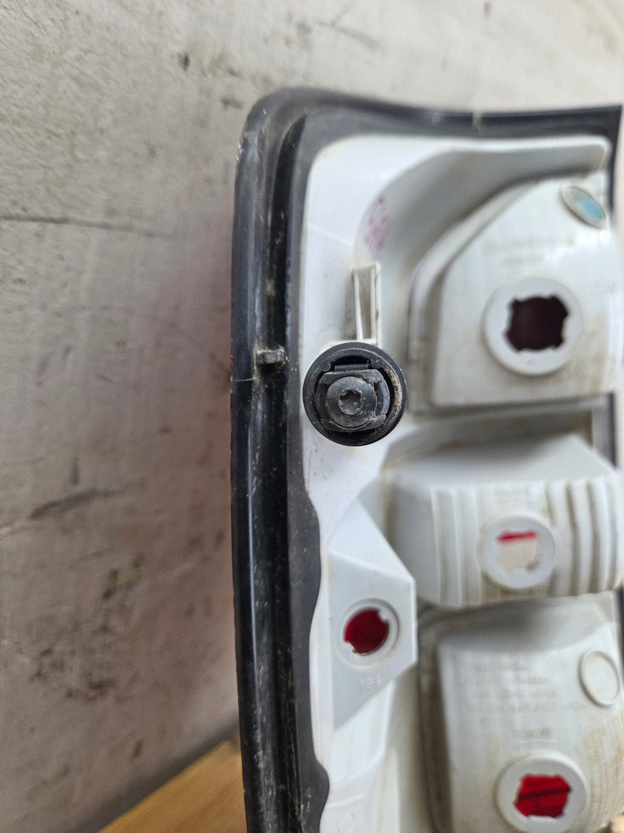 2016-2019 GMC Sierra 1500 2500 3500HD Passenger Side RH Halogen Taillight 84288725