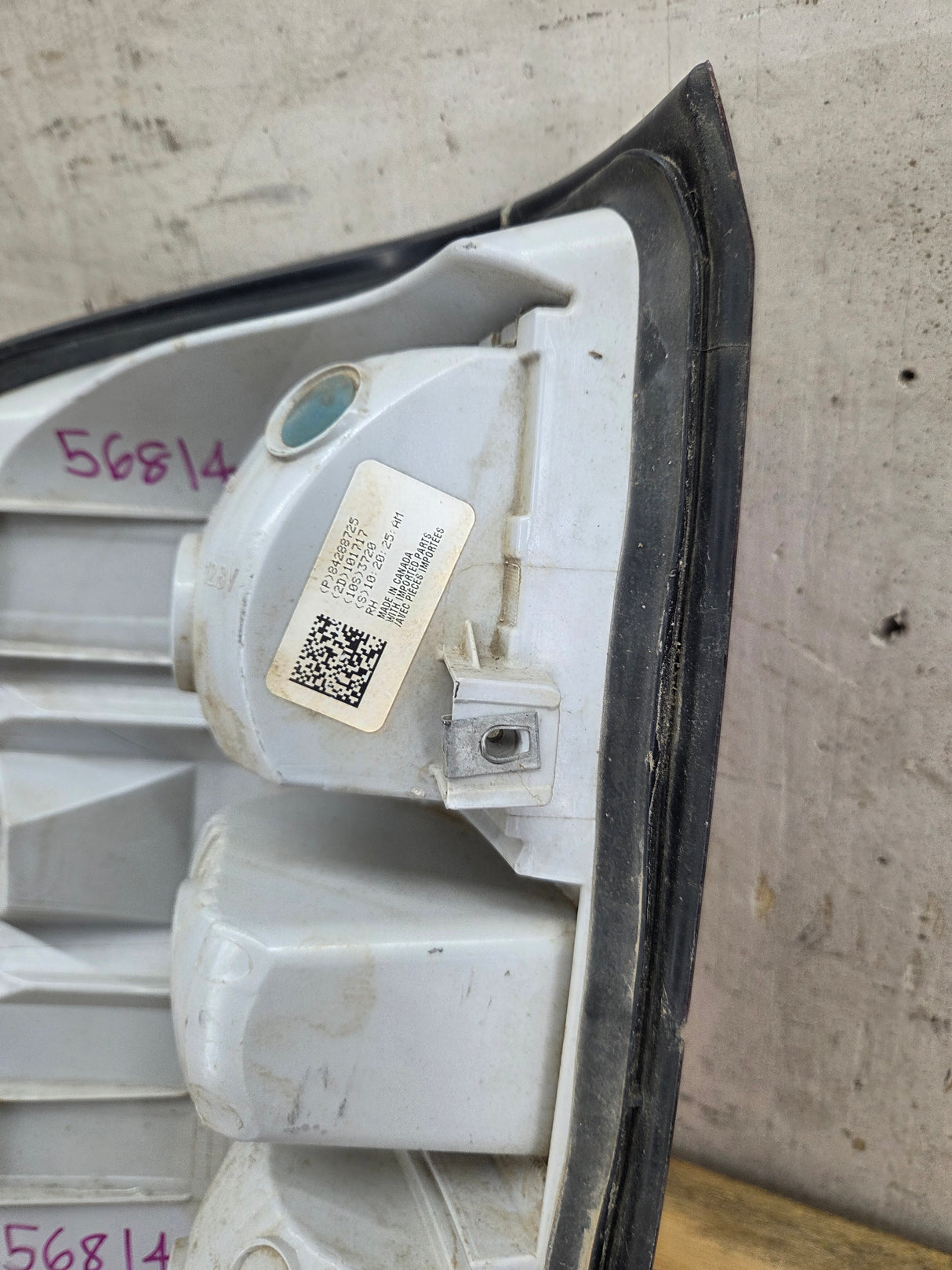 2016-2019 GMC Sierra 1500 2500 3500HD Passenger Side RH Halogen Taillight 84288725