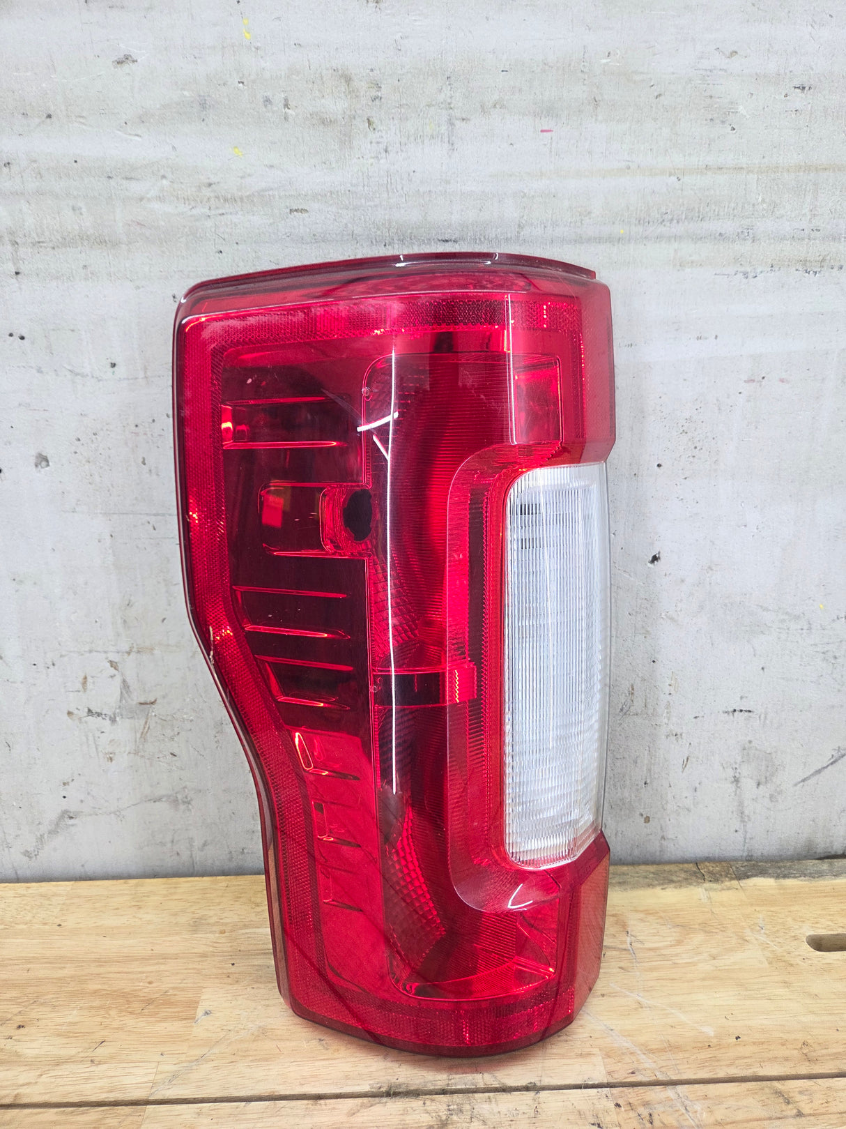 2017-2019 Ford Super Duty F250 F350 F450 F550 LH Driver Side Tail Light Halogen HC3B-13B505-AD