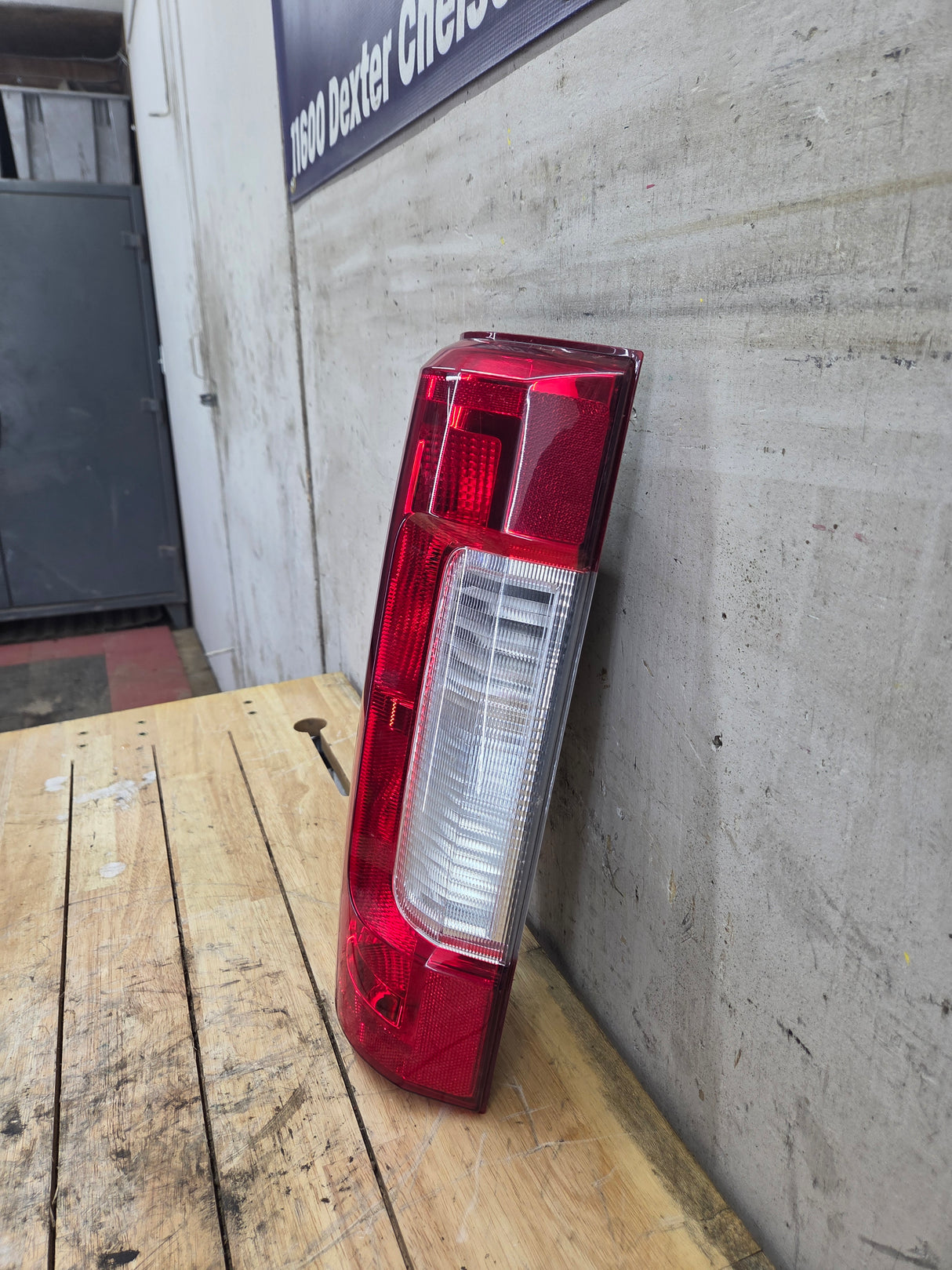 2017-2019 Ford Super Duty F250 F350 F450 F550 LH Driver Side Tail Light Halogen HC3B-13B505-AD