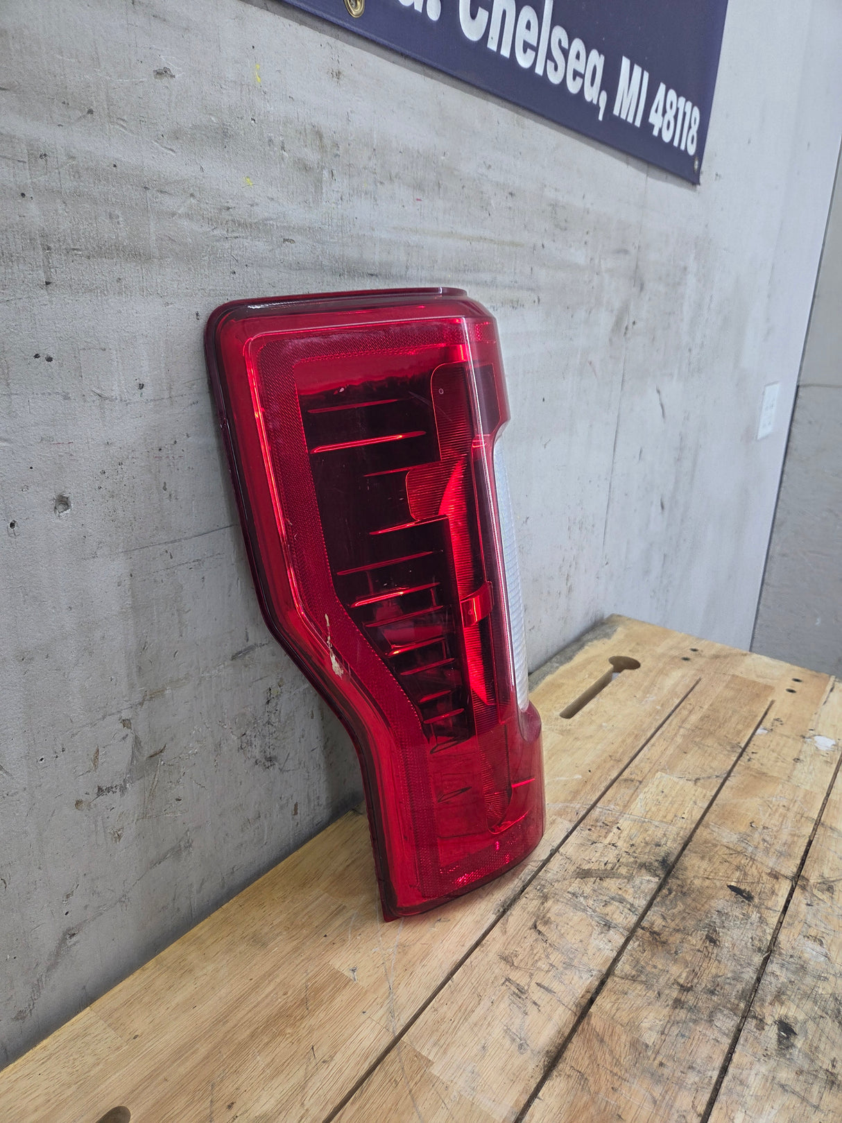 2017-2019 Ford Super Duty F250 F350 F450 F550 LH Driver Side Tail Light Halogen HC3B-13B505-AD