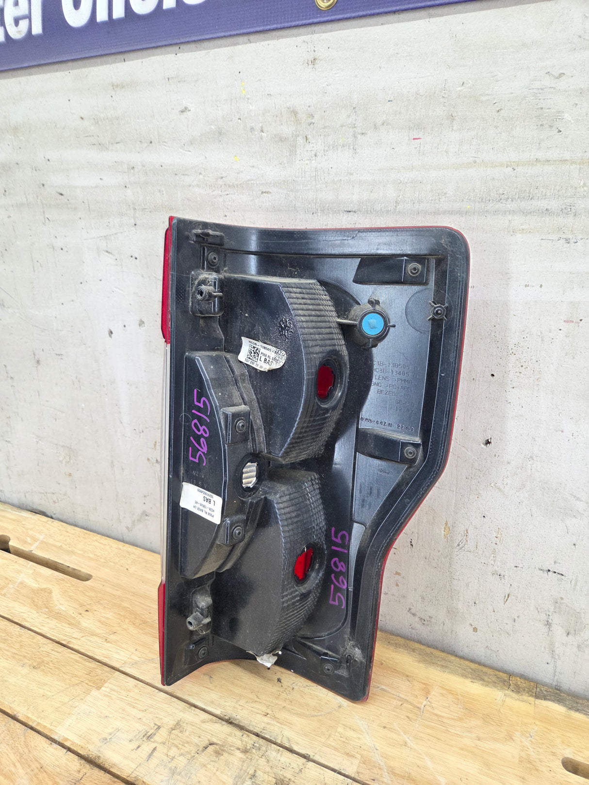 2017-2019 Ford Super Duty F250 F350 F450 F550 LH Driver Side Tail Light Halogen HC3B-13B505-AD