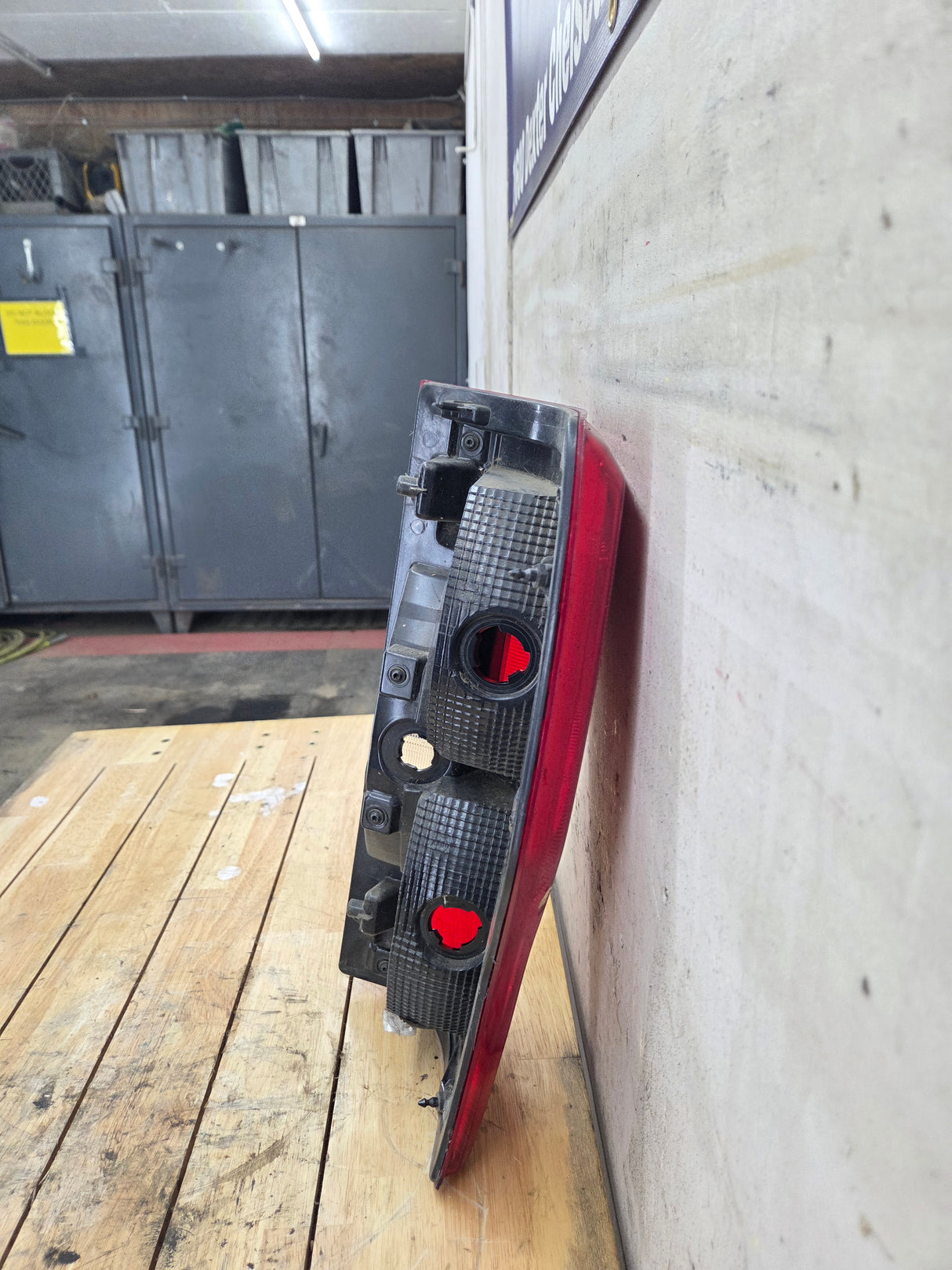 2017-2019 Ford Super Duty F250 F350 F450 F550 LH Driver Side Tail Light Halogen HC3B-13B505-AD