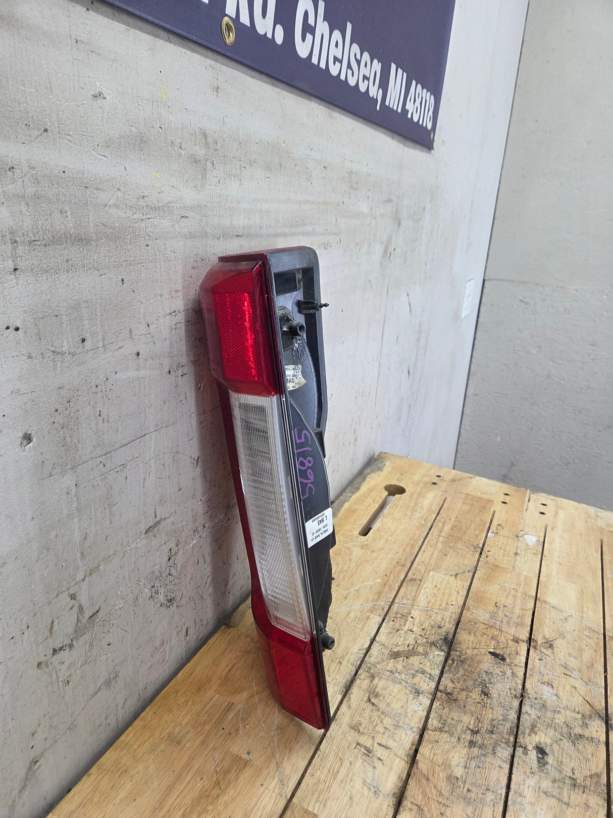 2017-2019 Ford Super Duty F250 F350 F450 F550 LH Driver Side Tail Light Halogen HC3B-13B505-AD