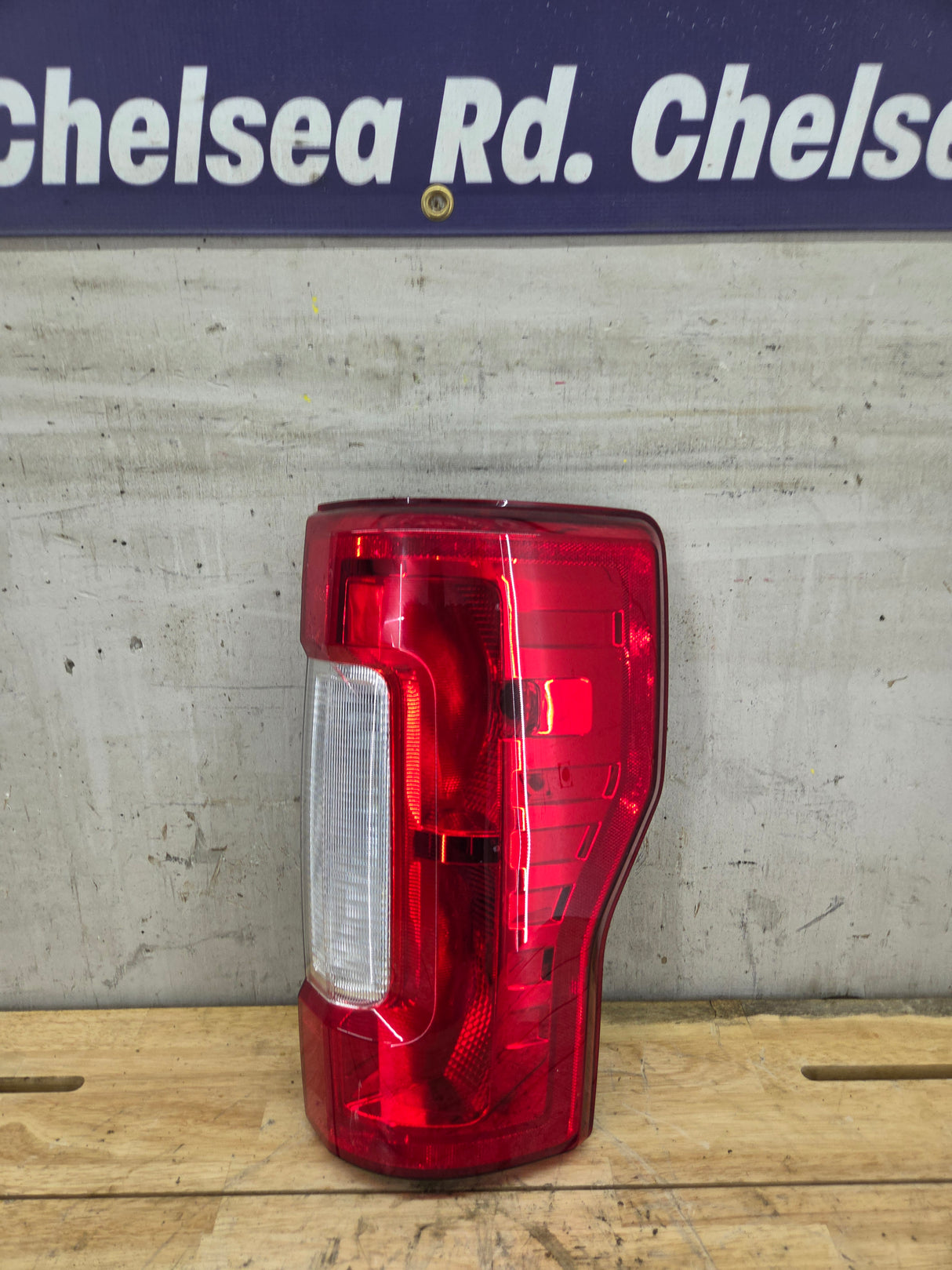 2017-2019 Ford Super Duty F250 F350 F450 F550 RH Passenger Side Tail Light Halogen HC3B-13B504-AD