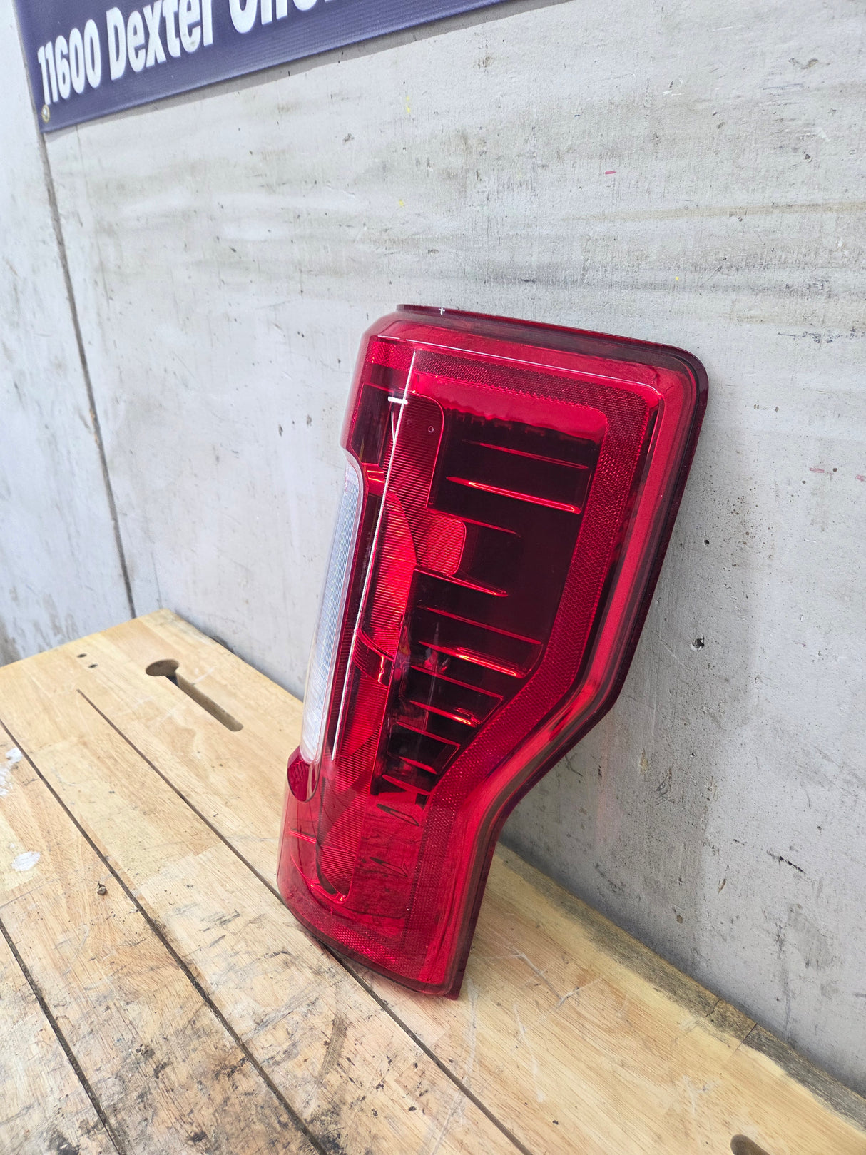 2017-2019 Ford Super Duty F250 F350 F450 F550 RH Passenger Side Tail Light Halogen HC3B-13B504-AD