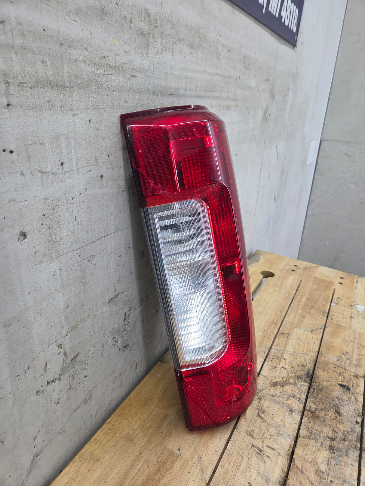 2017-2019 Ford Super Duty F250 F350 F450 F550 RH Passenger Side Tail Light Halogen HC3B-13B504-AD