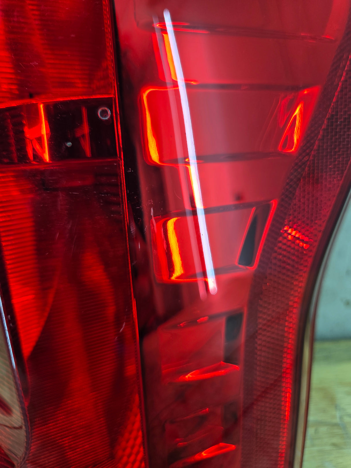 2017-2019 Ford Super Duty F250 F350 F450 F550 RH Passenger Side Tail Light Halogen HC3B-13B504-AD