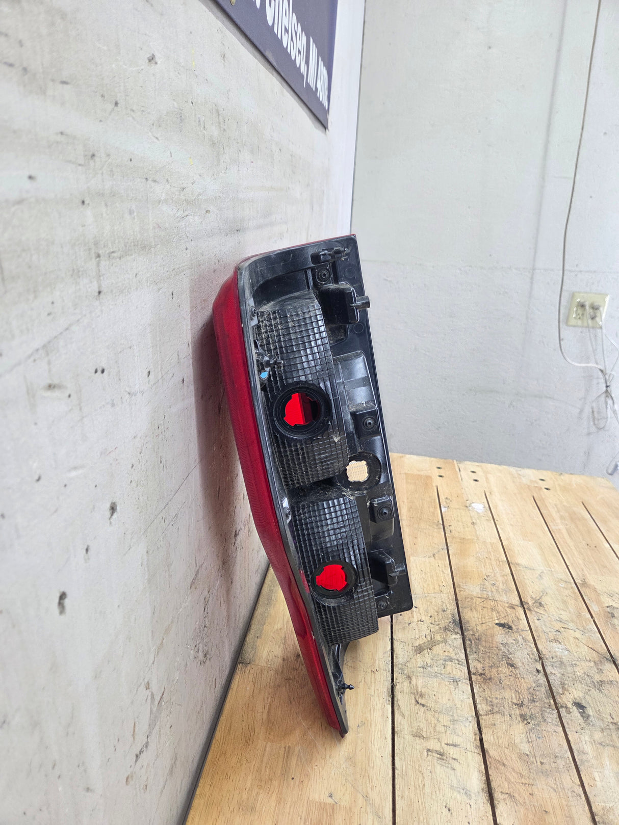 2017-2019 Ford Super Duty F250 F350 F450 F550 RH Passenger Side Tail Light Halogen HC3B-13B504-AD