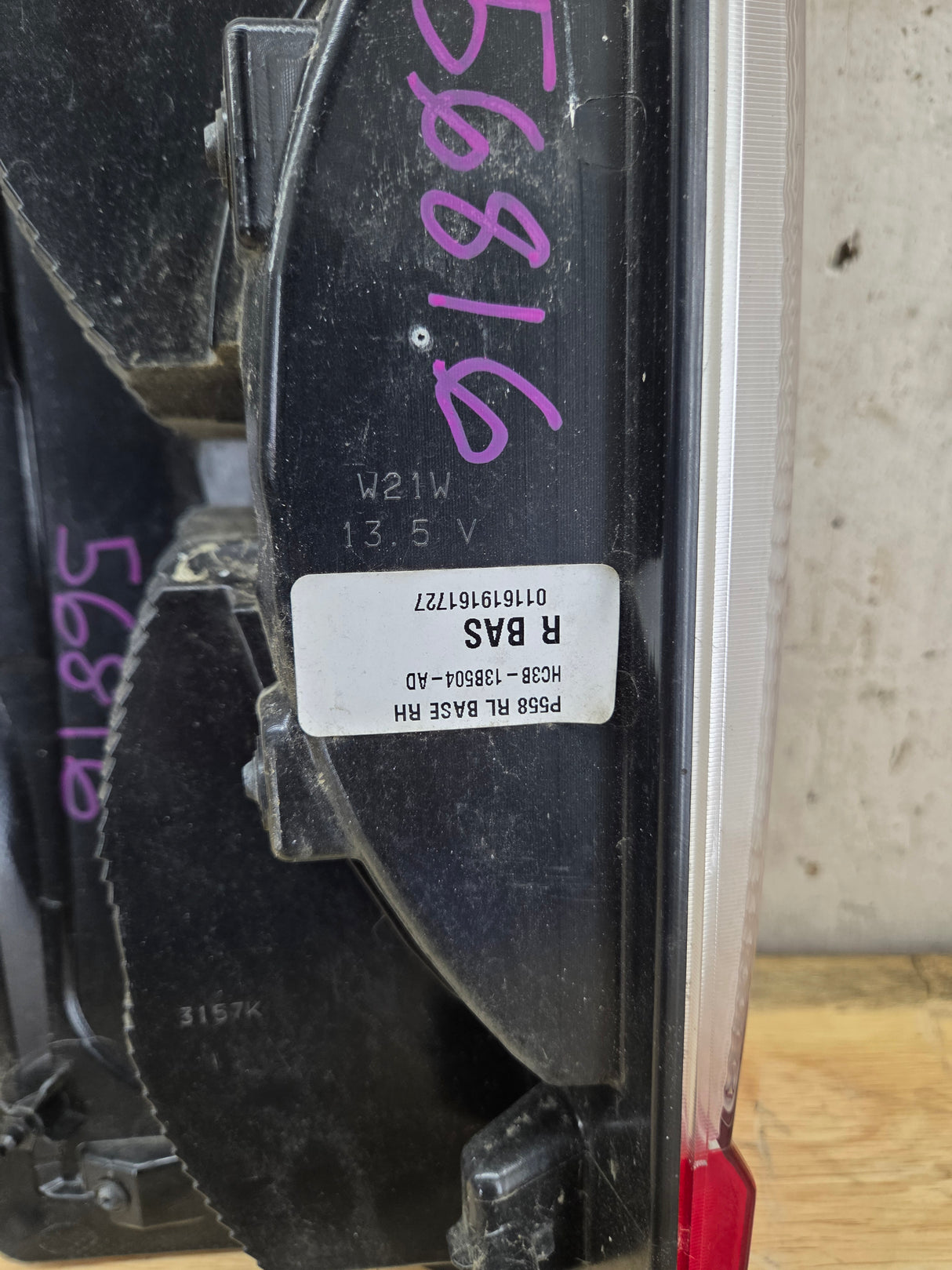 2017-2019 Ford Super Duty F250 F350 F450 F550 RH Passenger Side Tail Light Halogen HC3B-13B504-AD