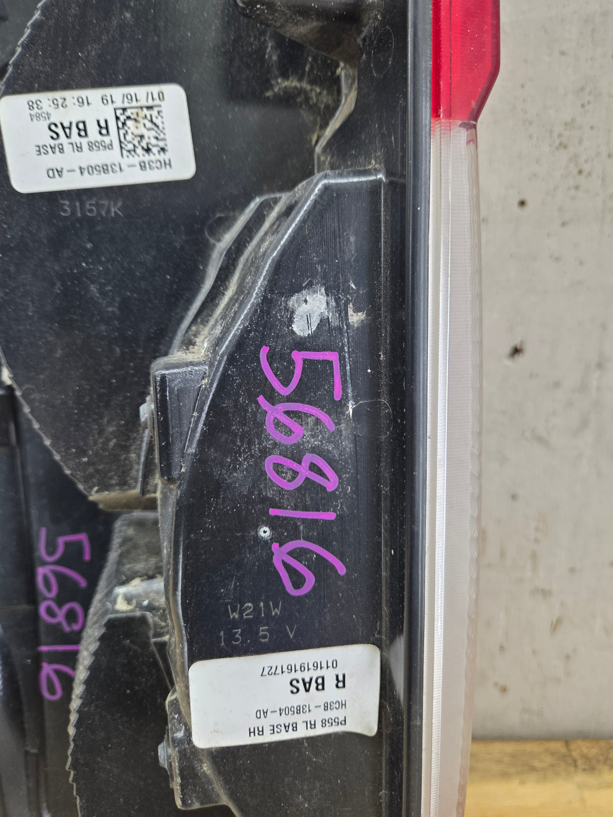 2017-2019 Ford Super Duty F250 F350 F450 F550 RH Passenger Side Tail Light Halogen HC3B-13B504-AD