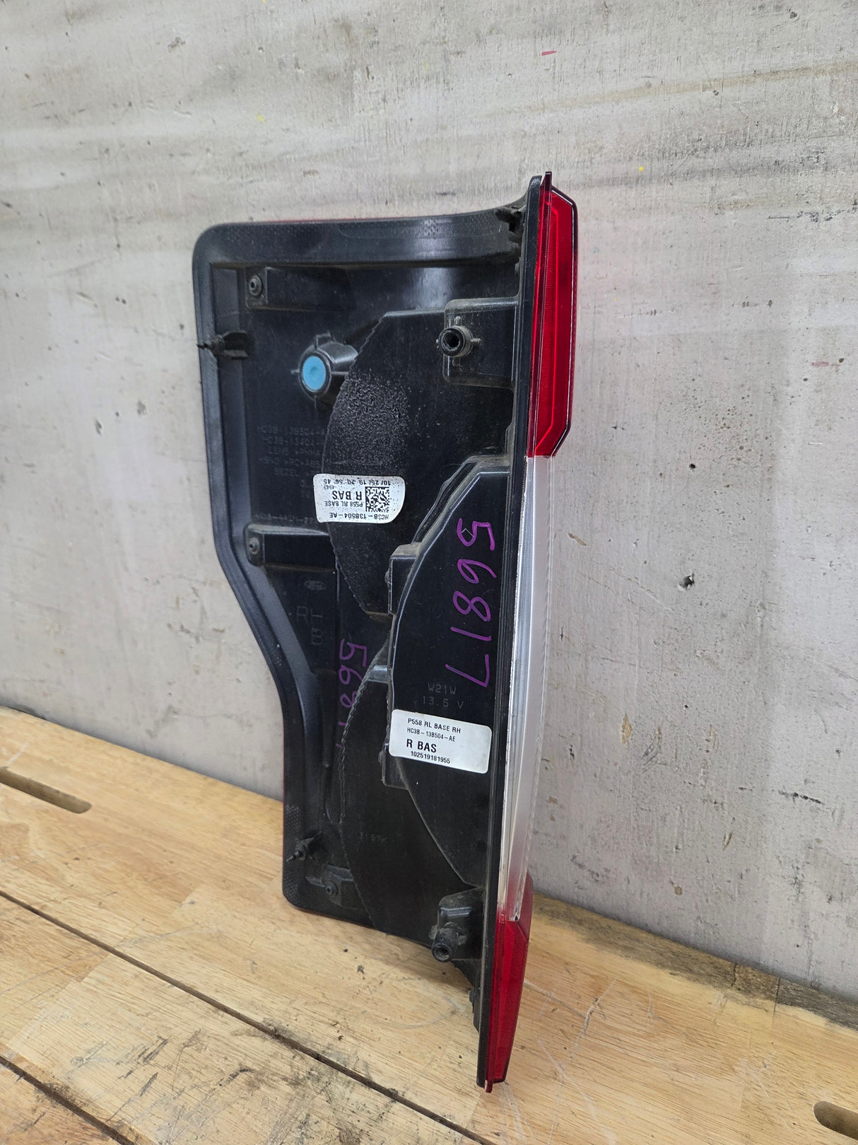 2017-2019 Ford Super Duty F250 F350 F450 F550 RH Passenger Side Tail Light Halogen HC3B-13B504-AD